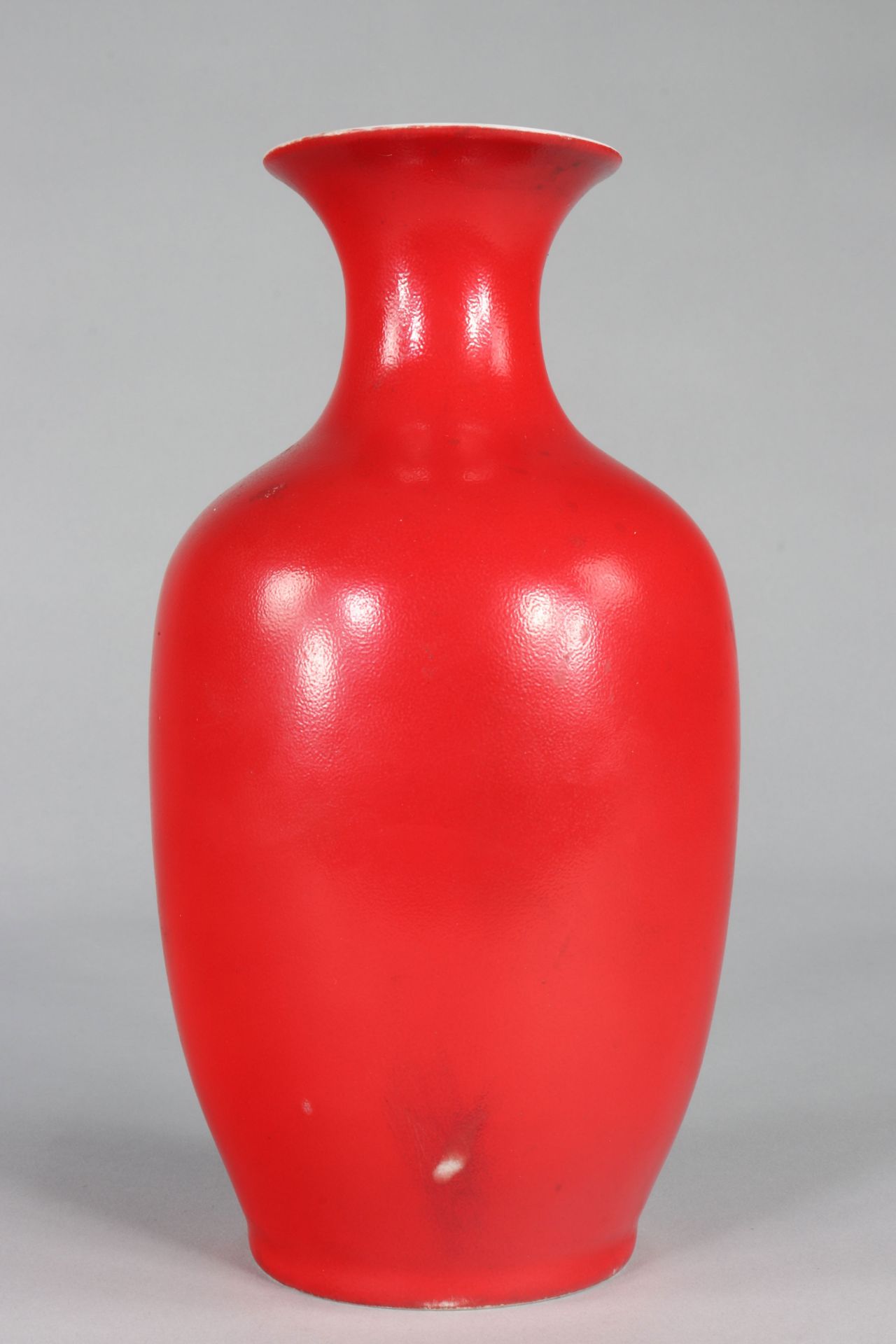 Coral red vase Qianlong brand (coooking defect) - Image 2 of 6