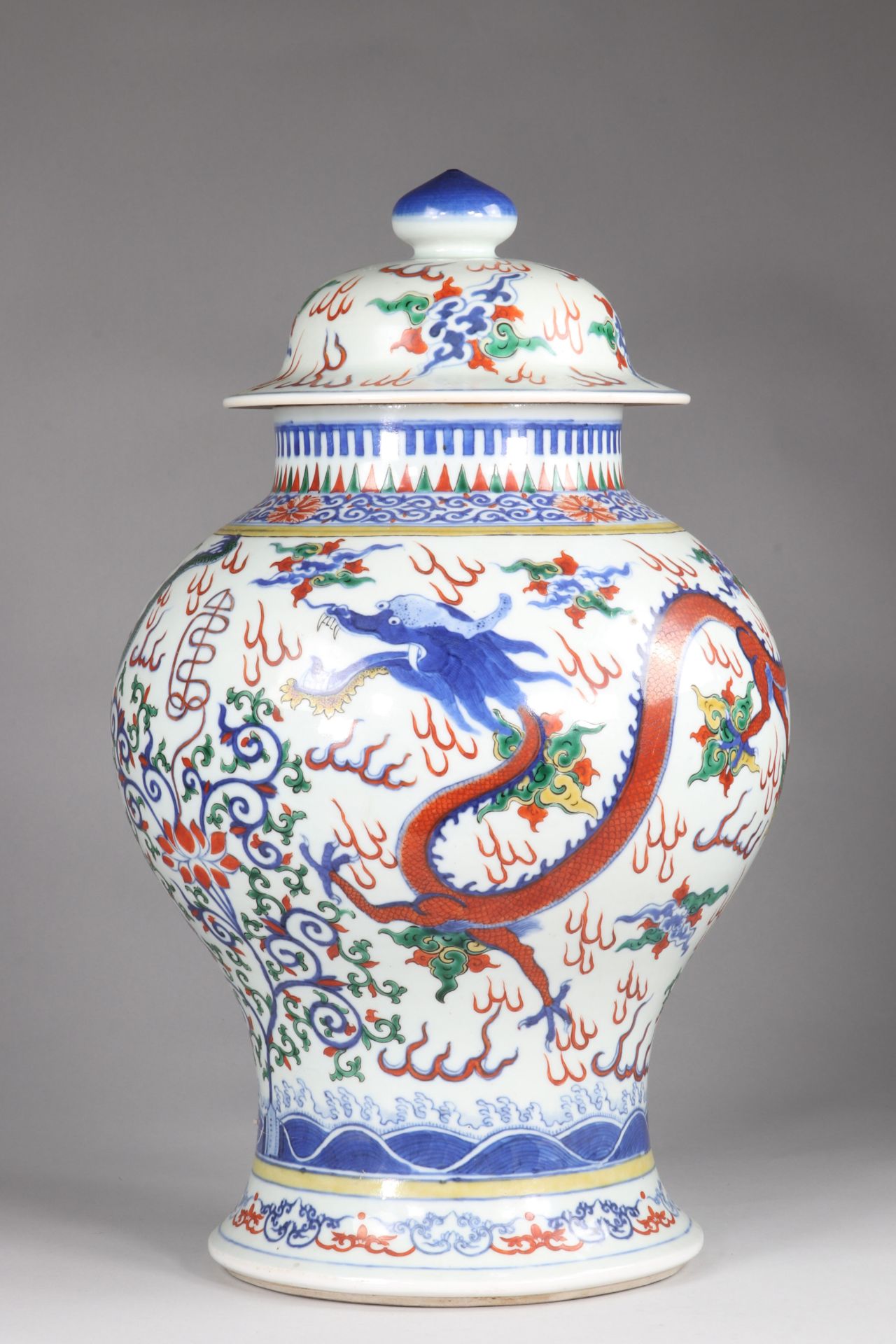China baluster vase, with its lid, Doucai decor decorated with 2 dragons and the tree with lotus flo