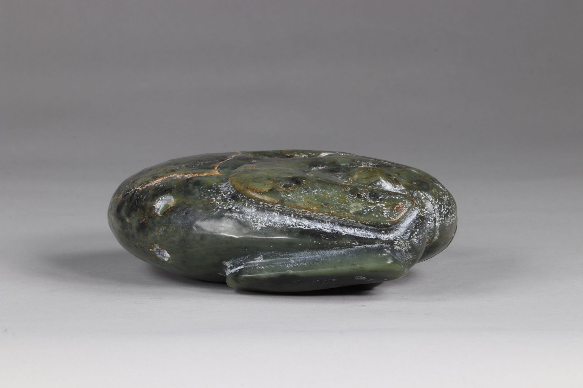 China archaic Ouroboros, in green jade - Image 4 of 4