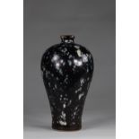 China Mei-Ping, Song vases, decorated with: Partridge feathers, on black background