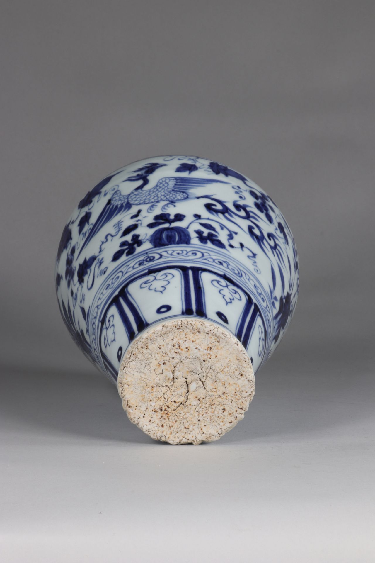 China Mei-Ping vase, Yuan, in blue and white decor of Phoenix and a Quilin, in a floral landscape - Image 6 of 6