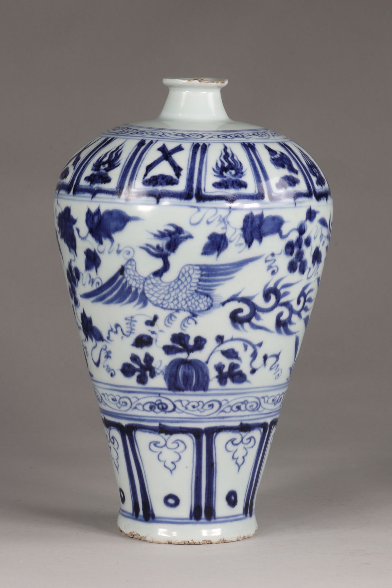 China Mei-Ping vase, Yuan, in blue and white decor of Phoenix and a Quilin, in a floral landscape - Image 3 of 6