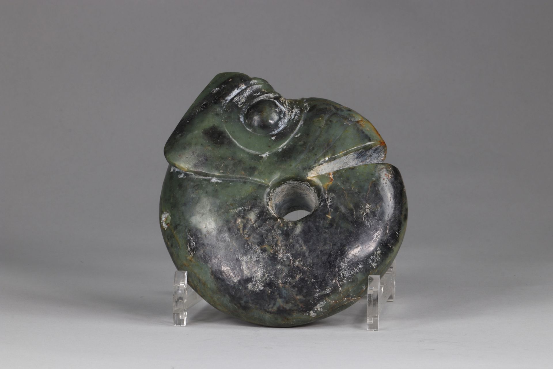 China archaic Ouroboros, in green jade - Image 3 of 4