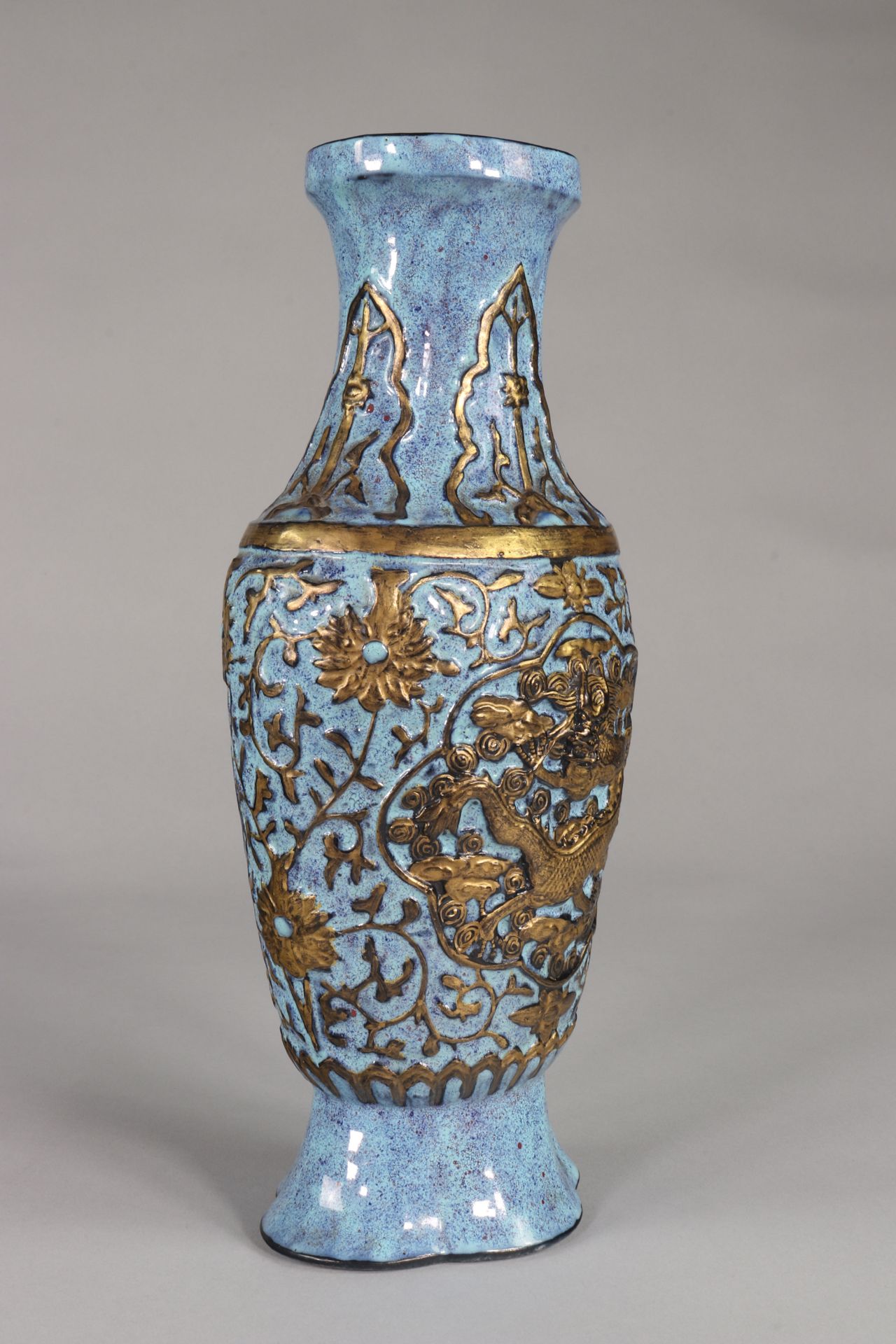 Vase decorated with dragons in porcelain relief imitating bronze Qianlong brand - Image 5 of 13