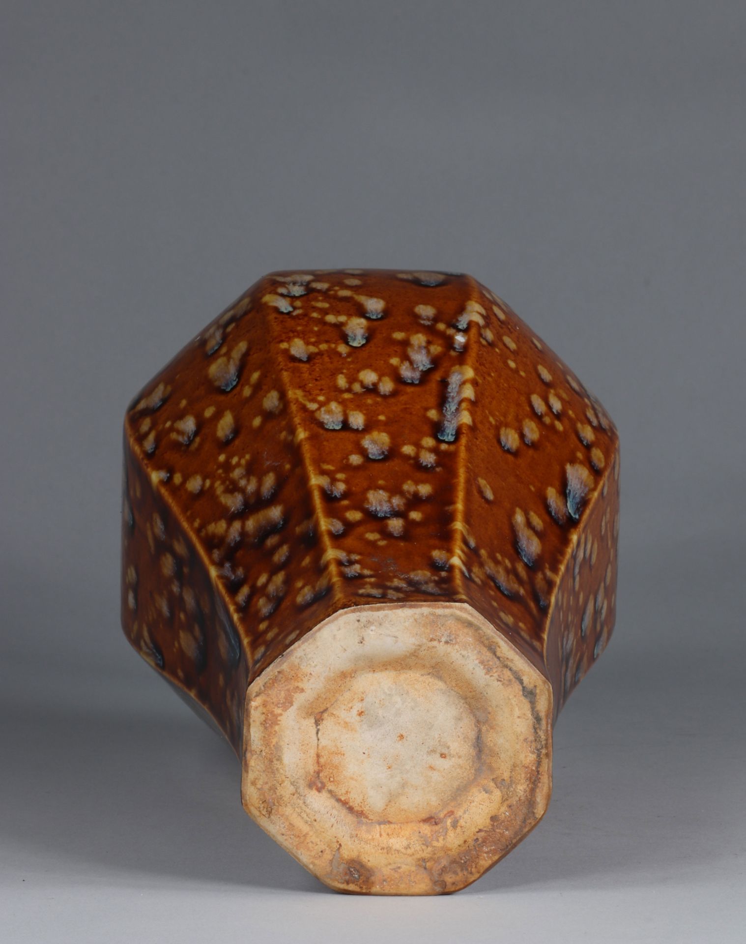 China hexagonal Mei-Ping vases, Song, decorated with partridge feathers, on a beige-brown background - Image 5 of 5