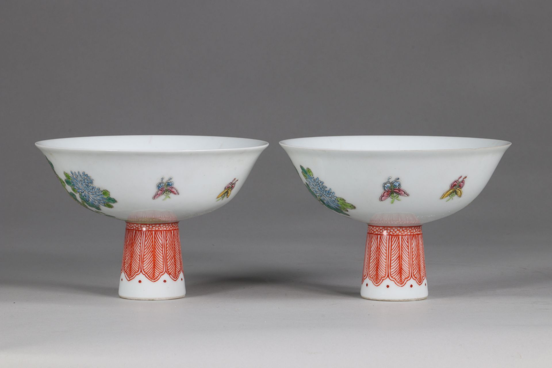 China pair cups on stand with decorations of quail and chrysanthemums - Famille Rose, 4 characters, - Bild 4 aus 8