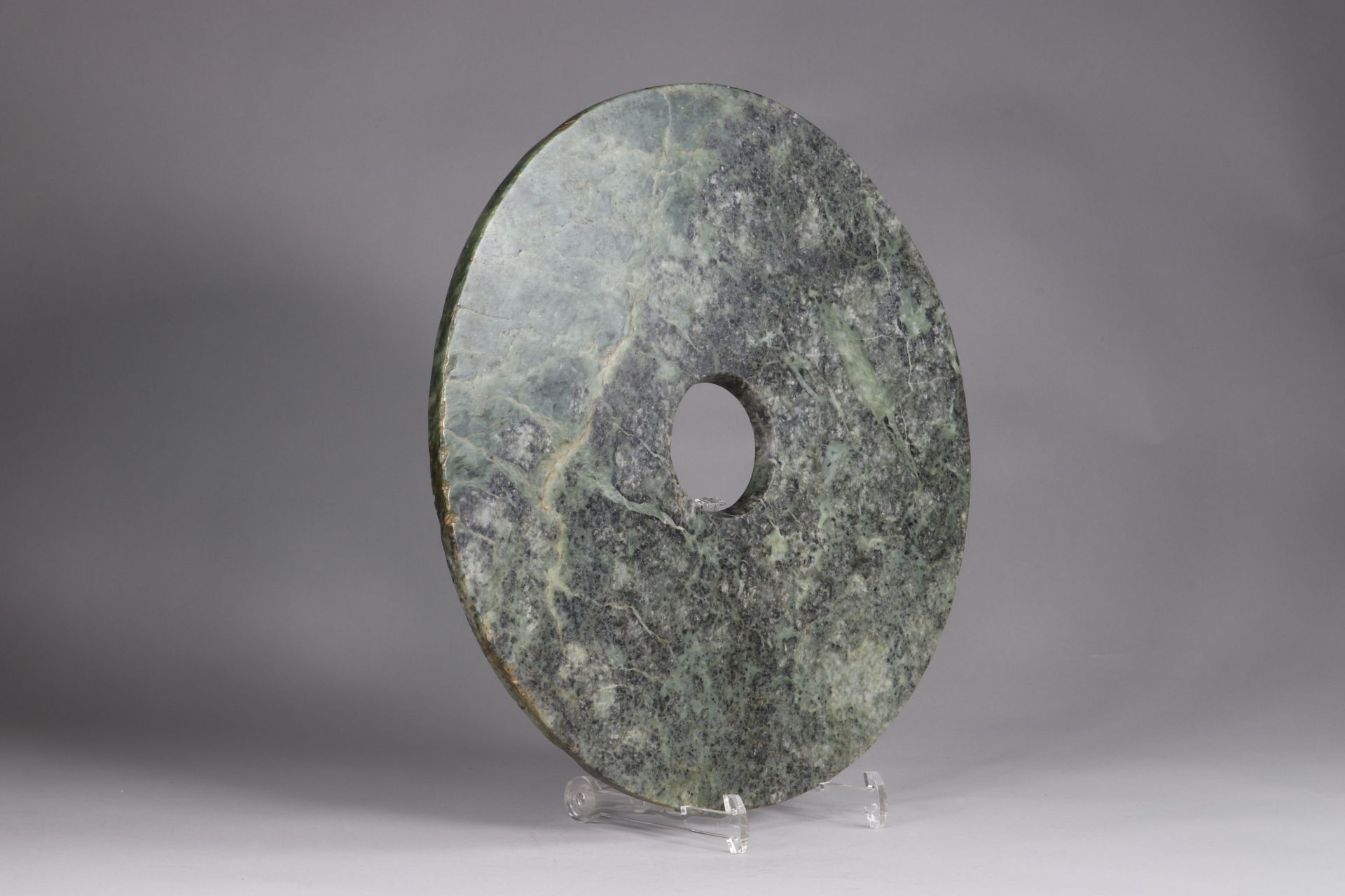Disc, BI, in green-spinach jade, with some yellow-gold veins, zigzagging on both sides - Image 3 of 3