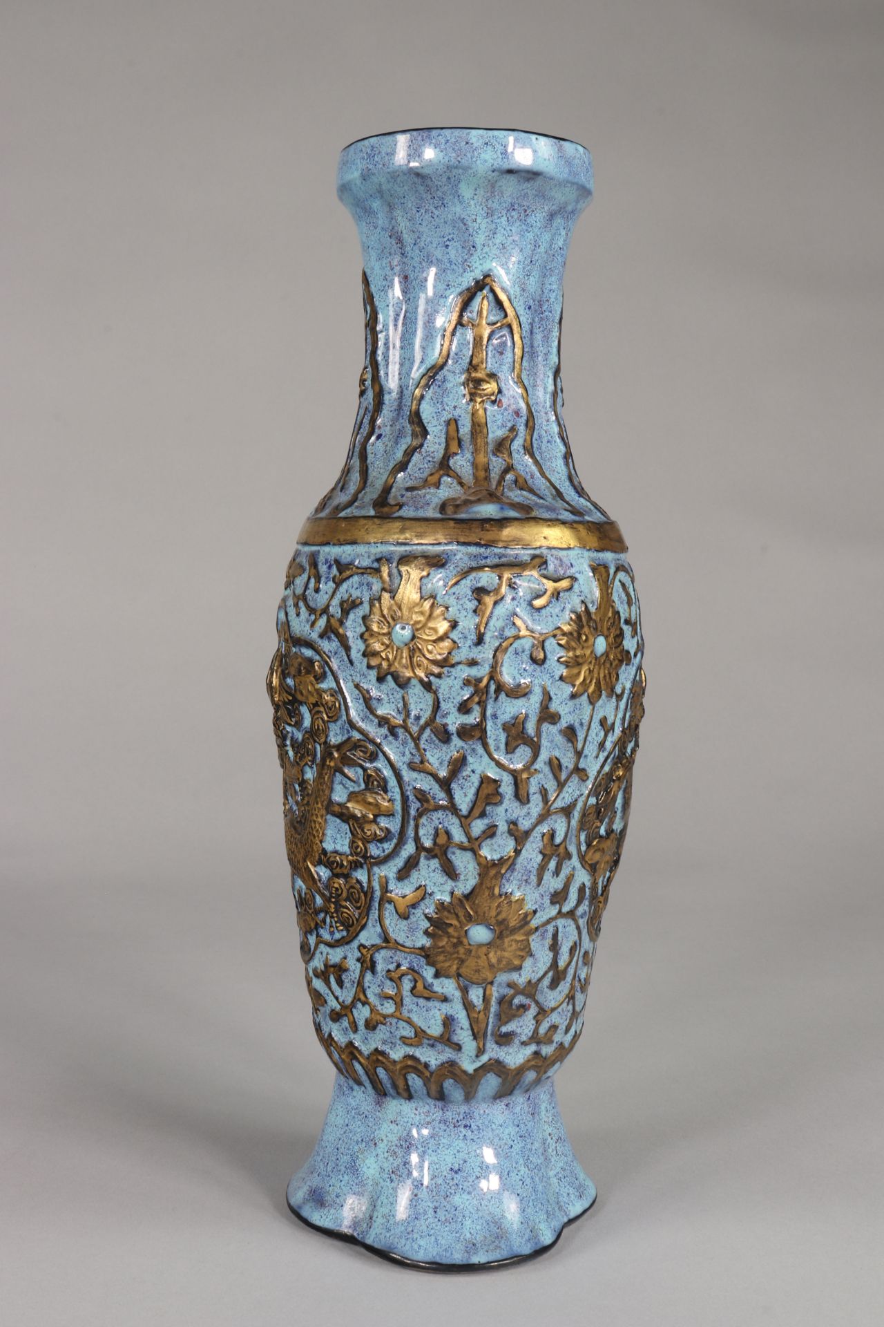 Vase decorated with dragons in porcelain relief imitating bronze Qianlong brand - Image 6 of 13