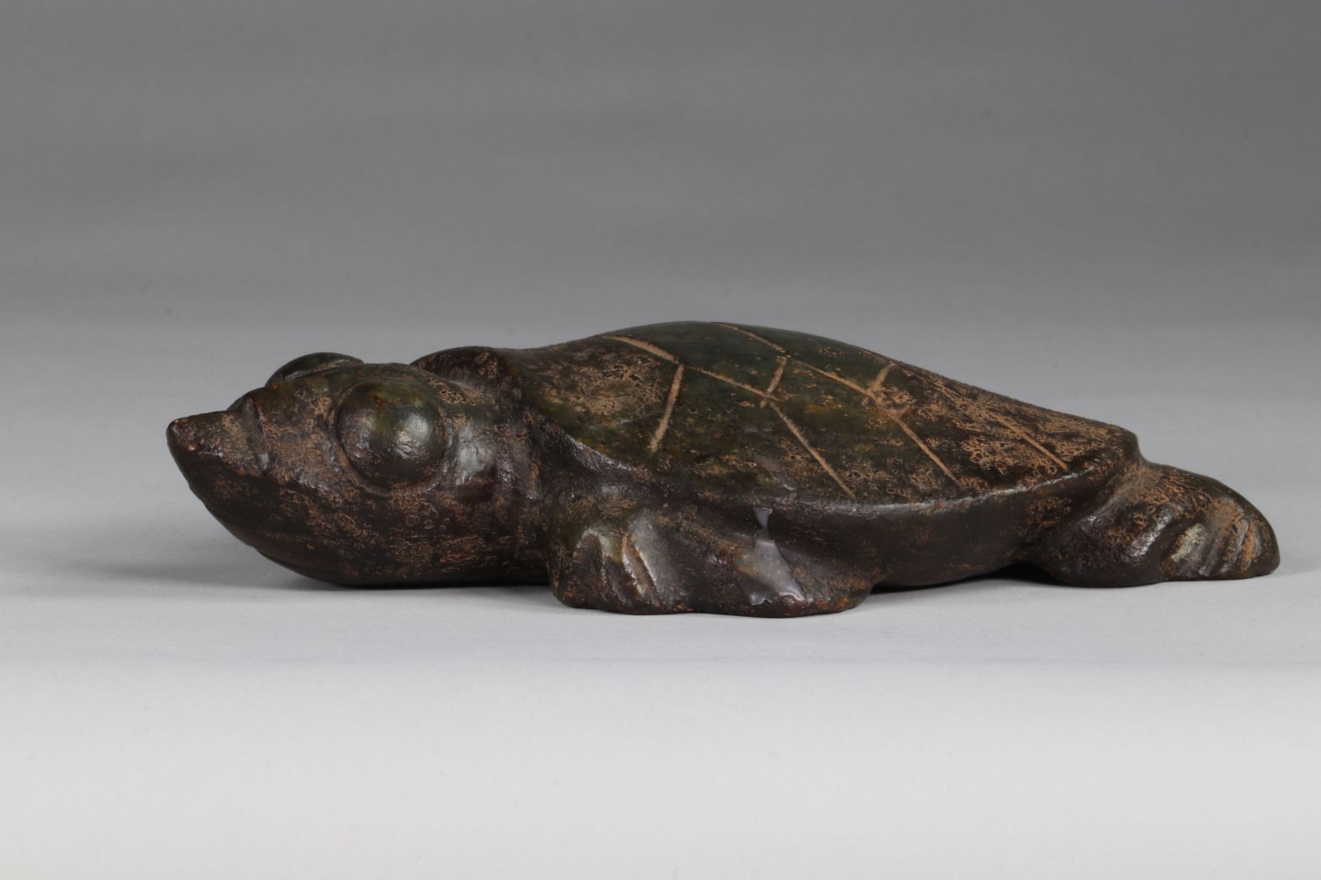 China Turtle in dark green jade, archaic work - Image 4 of 4