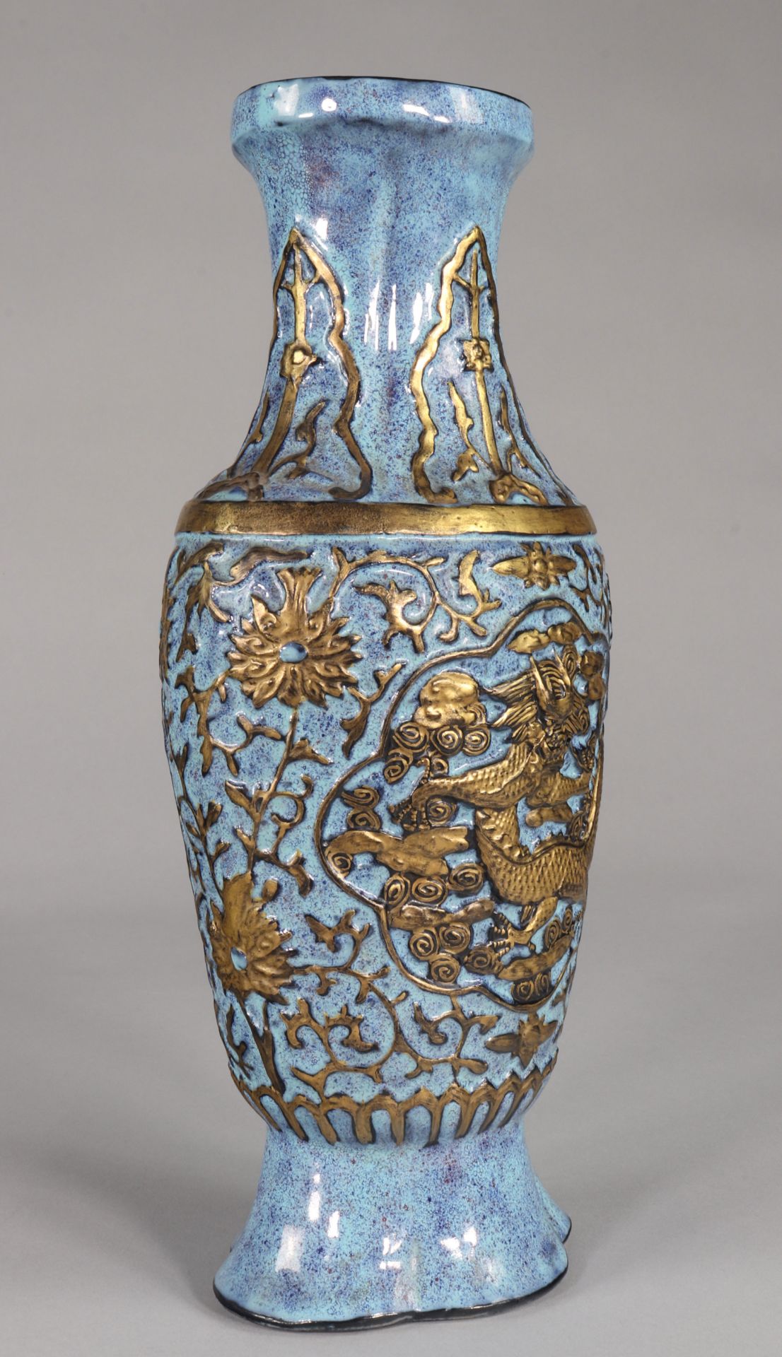 Vase decorated with dragons in porcelain relief imitating bronze Qianlong brand - Image 2 of 13