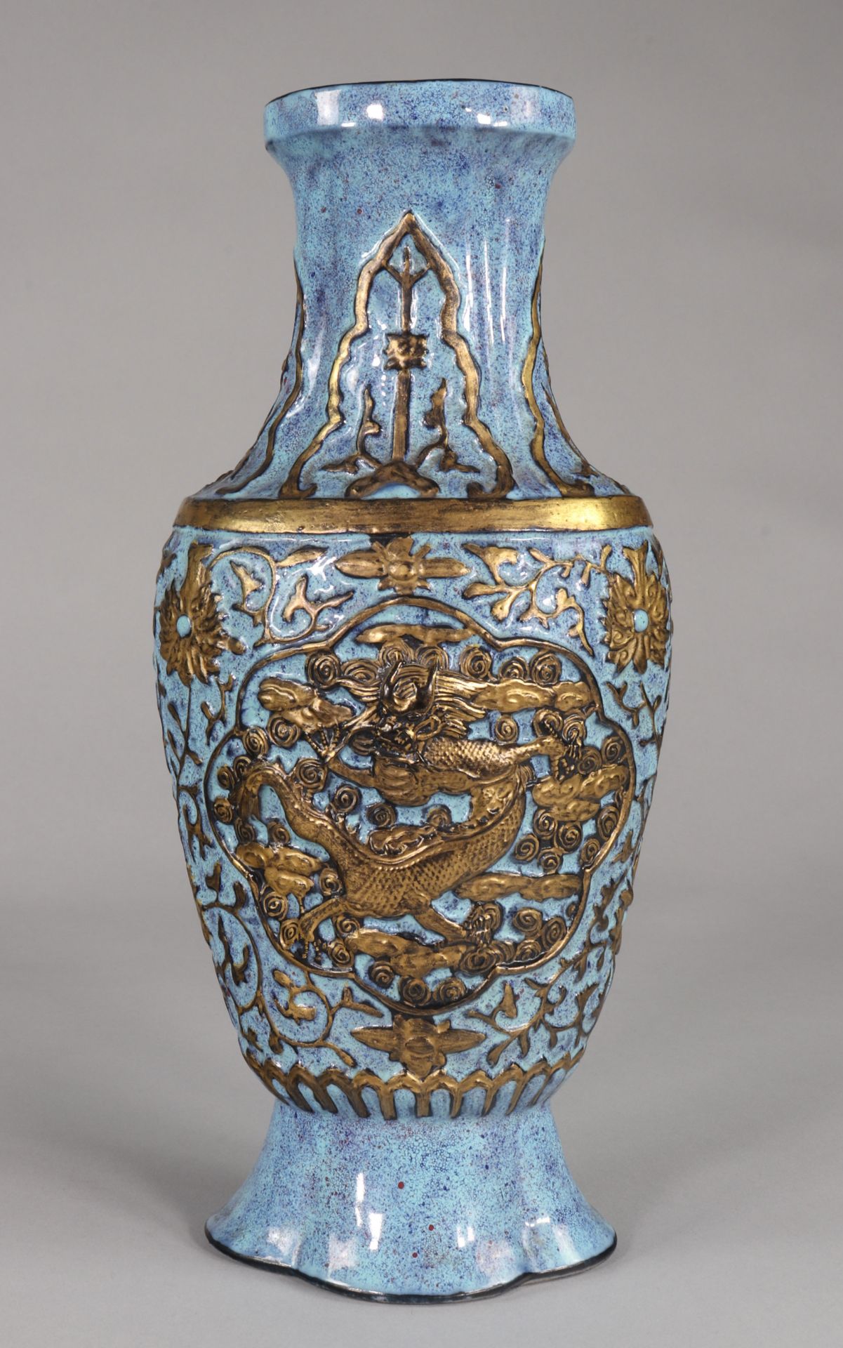 Vase decorated with dragons in porcelain relief imitating bronze Qianlong brand - Image 4 of 13