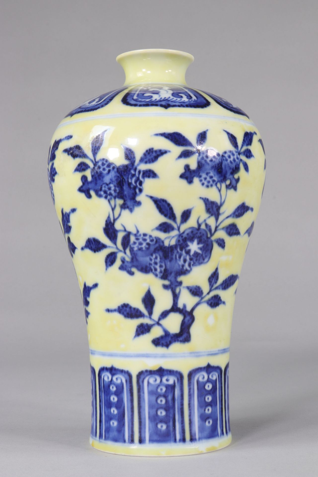 Meiping Sanduo vase with yellow background decorated with flowers