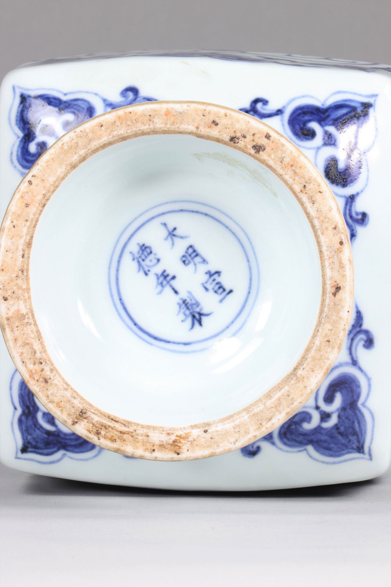 China faceted Ming vase, mark of Xuande, with Quranic quotes in cobalt blue - Image 9 of 9