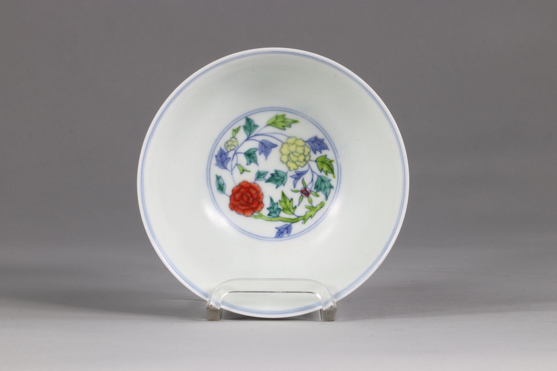 China bowl on stand Hongzhi brand, Dragon and Phoenix decor, in the Doucai palette - Image 6 of 8