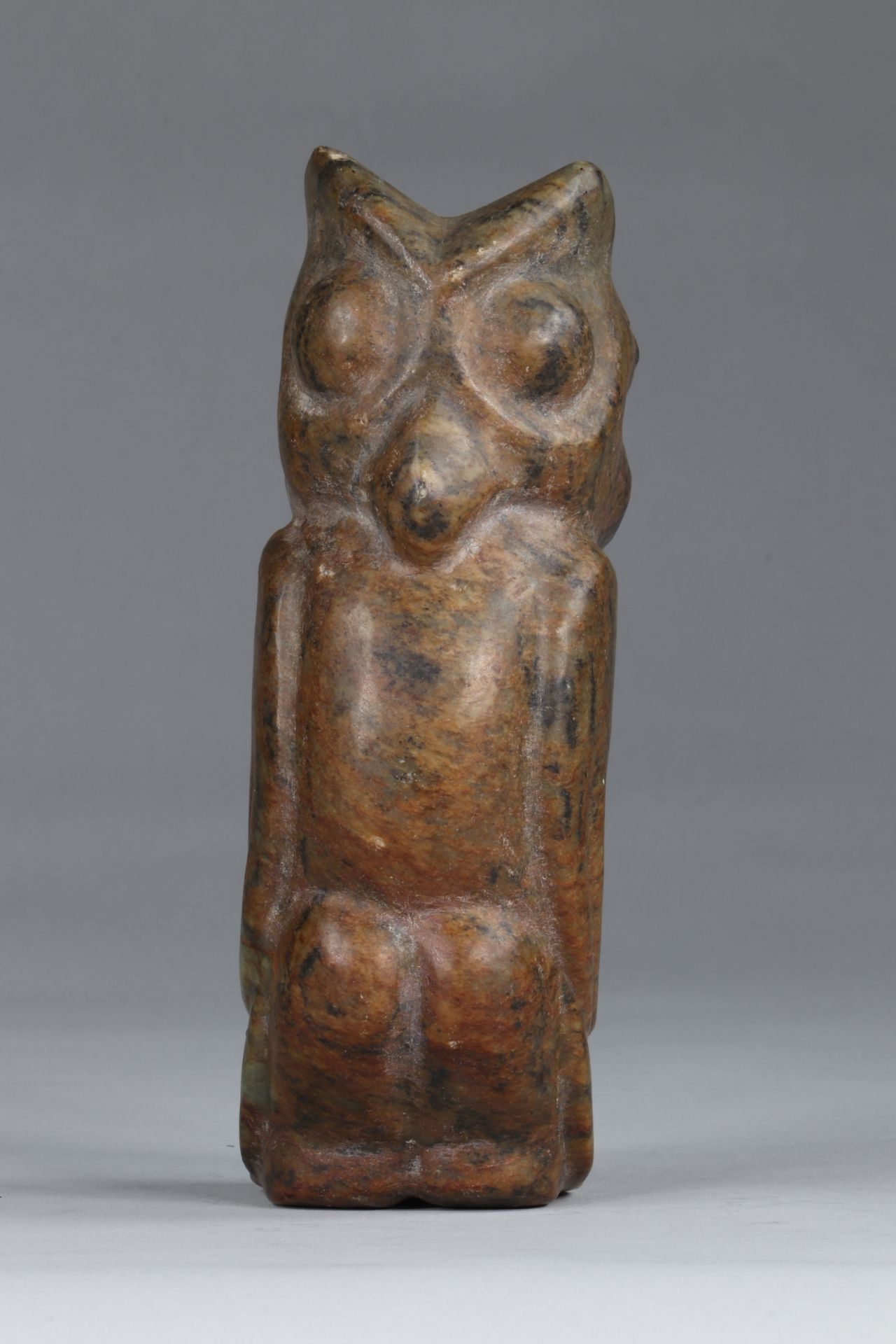 China dignitary in brown-green jade, with the animal head, in double face; archaic work - Image 3 of 6