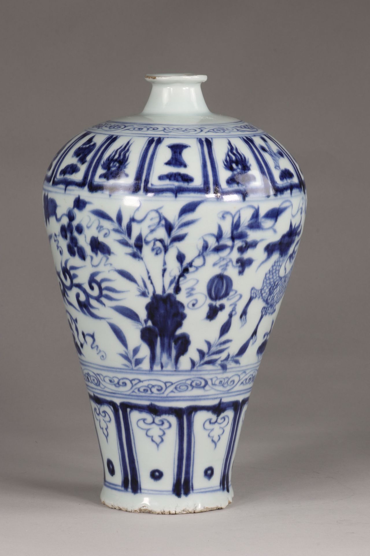 China Mei-Ping vase, Yuan, in blue and white decor of Phoenix and a Quilin, in a floral landscape - Image 4 of 6