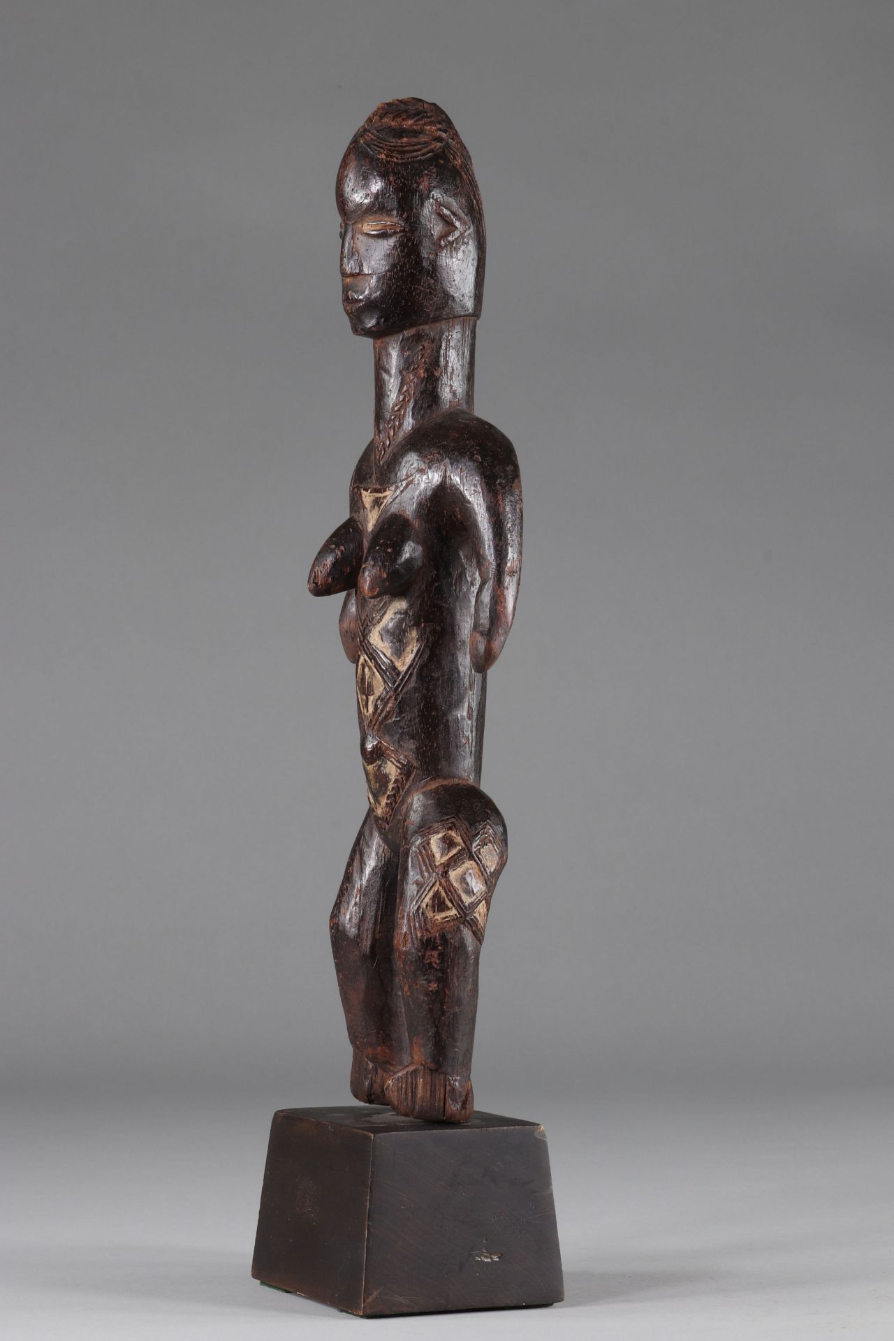 Bete, Republic of Côte d'Ivoire, nude female statuette with ancestral scarifications, wood, old brow - Bild 4 aus 4