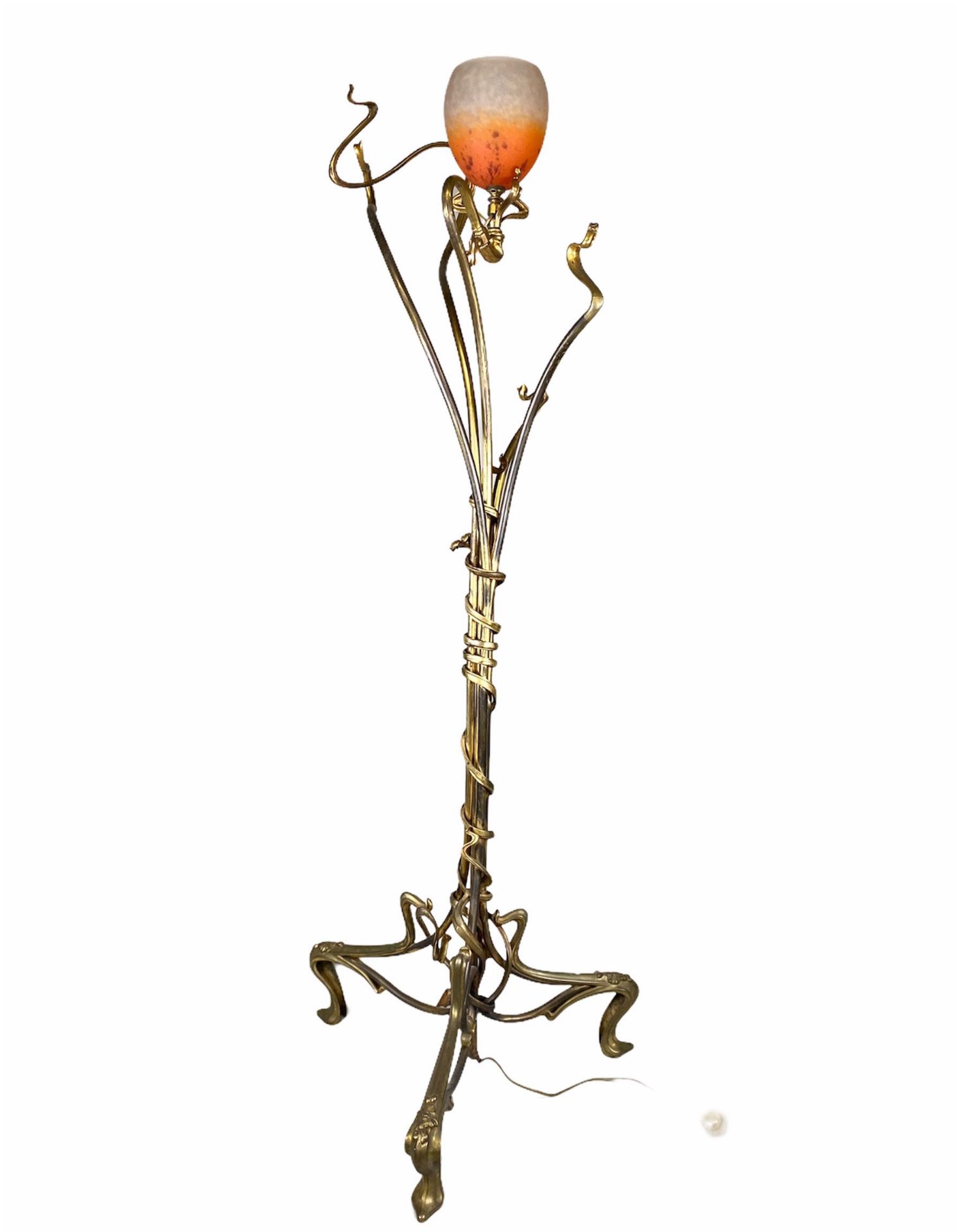 Victor Horta (attributed to) Imposing living room lamp with vegetable base in bronze. "added bobeche - Image 5 of 7