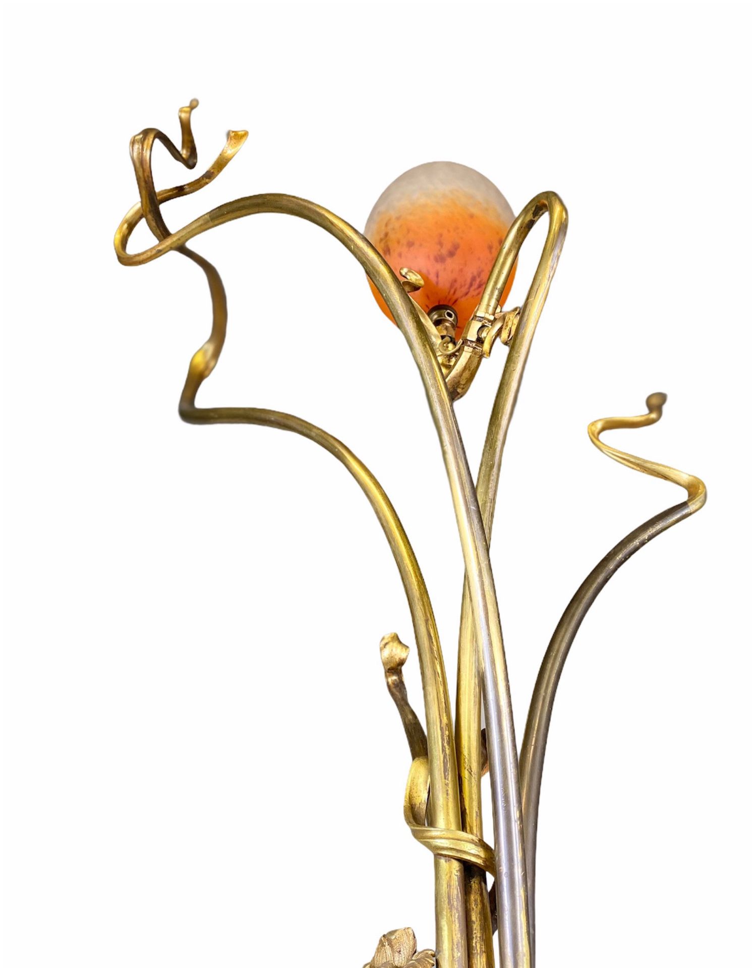 Victor Horta (attributed to) Imposing living room lamp with vegetable base in bronze. "added bobeche - Image 4 of 7