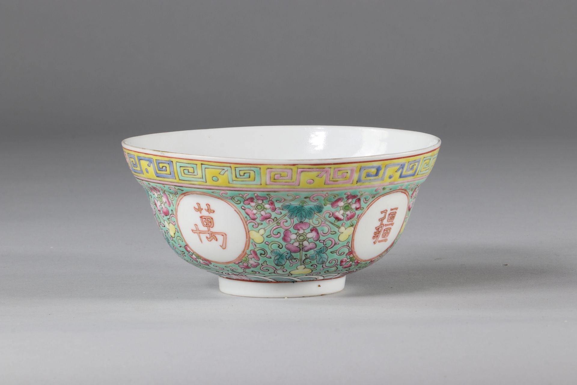 Porcelain bowl with turquoise background, Guangxhu brand, China early twentieth.