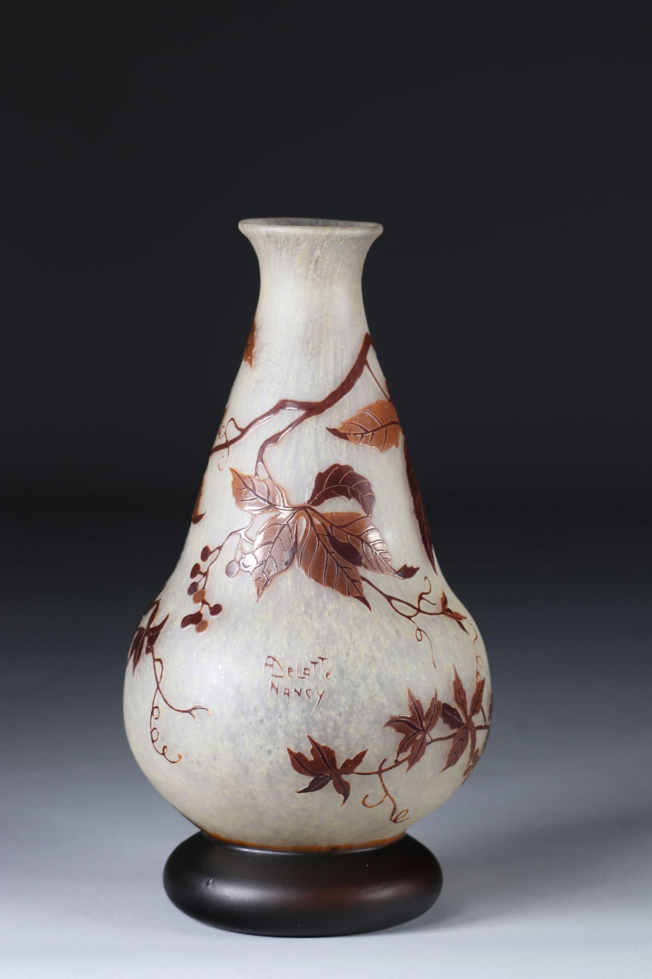 Andre Delatte etched glass vase in floral design cameo - Image 3 of 3