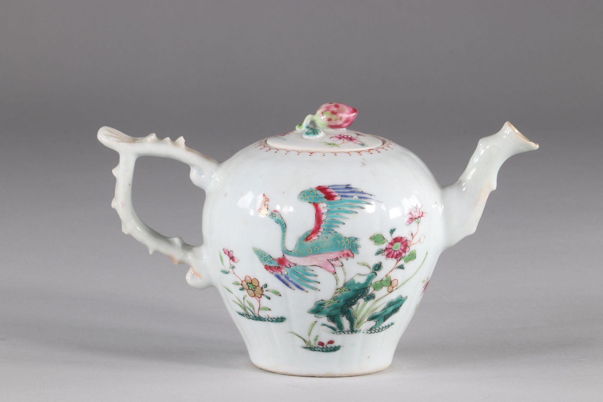 Famille rose teapot decorated with birds, China XVIII Qianlong period. Compagnie des Indes. - Image 3 of 6