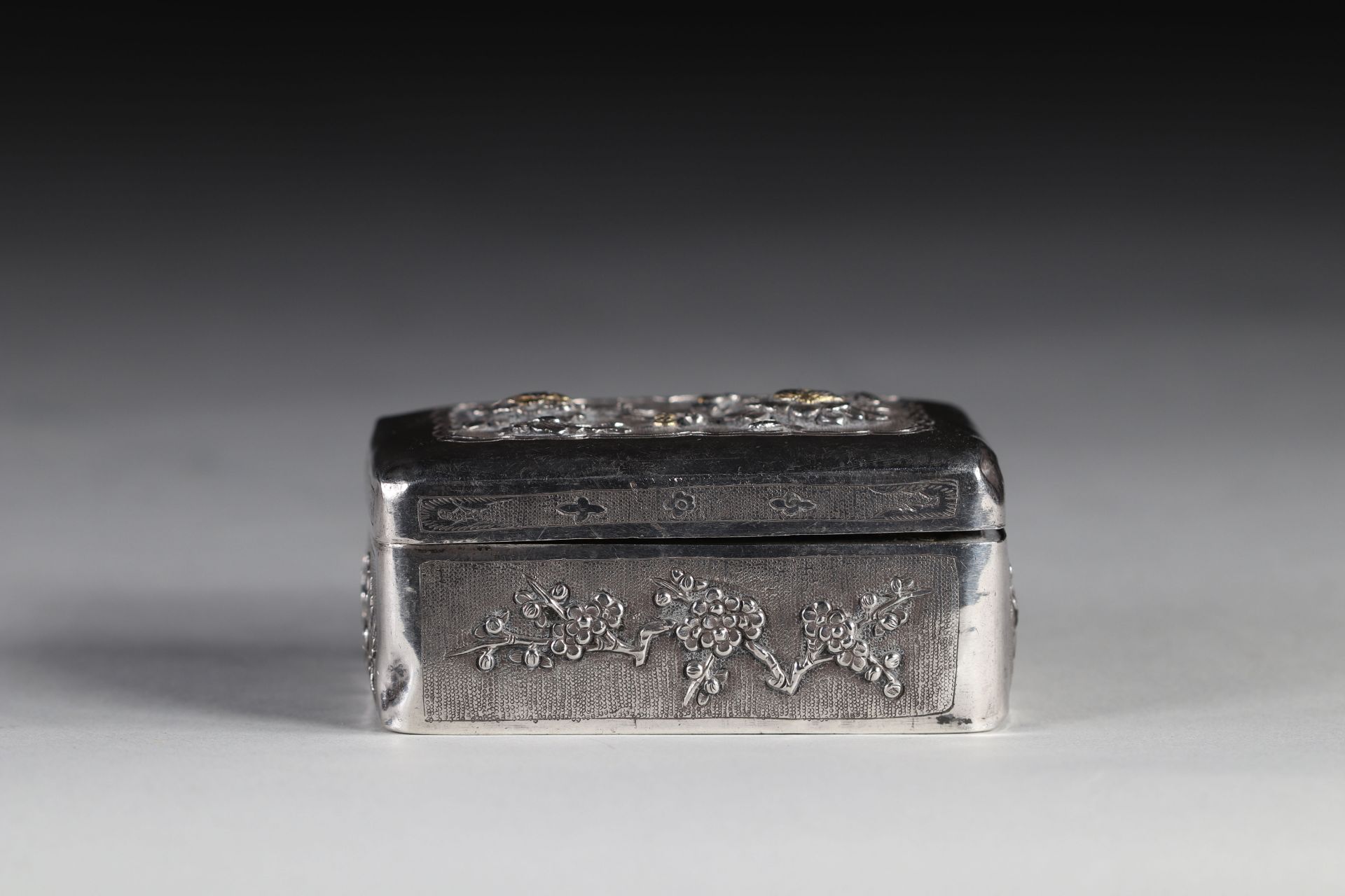 Small silver box, China around 1900, hallmarks. - Image 2 of 5