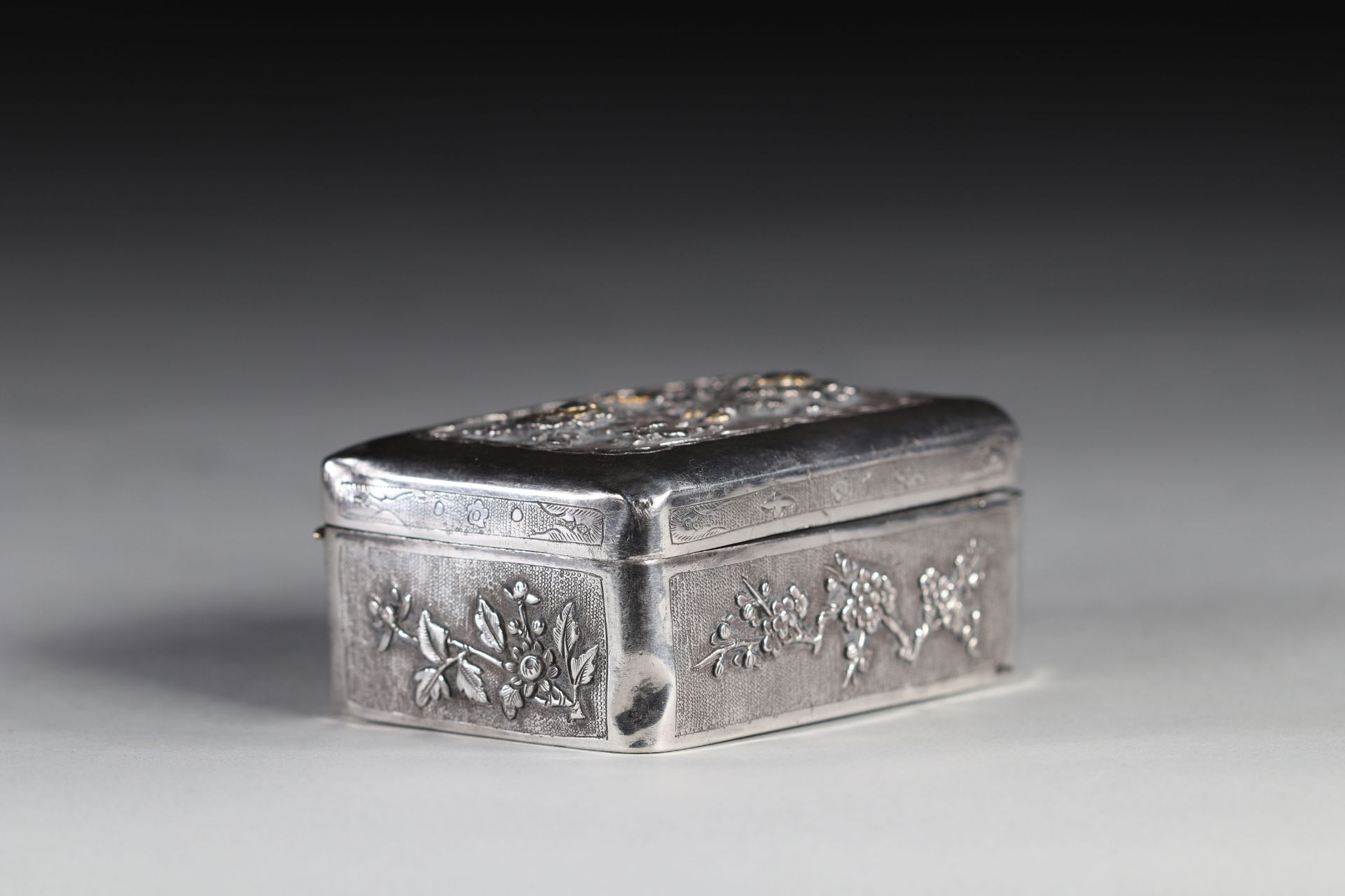 Small silver box, China around 1900, hallmarks. - Image 3 of 5