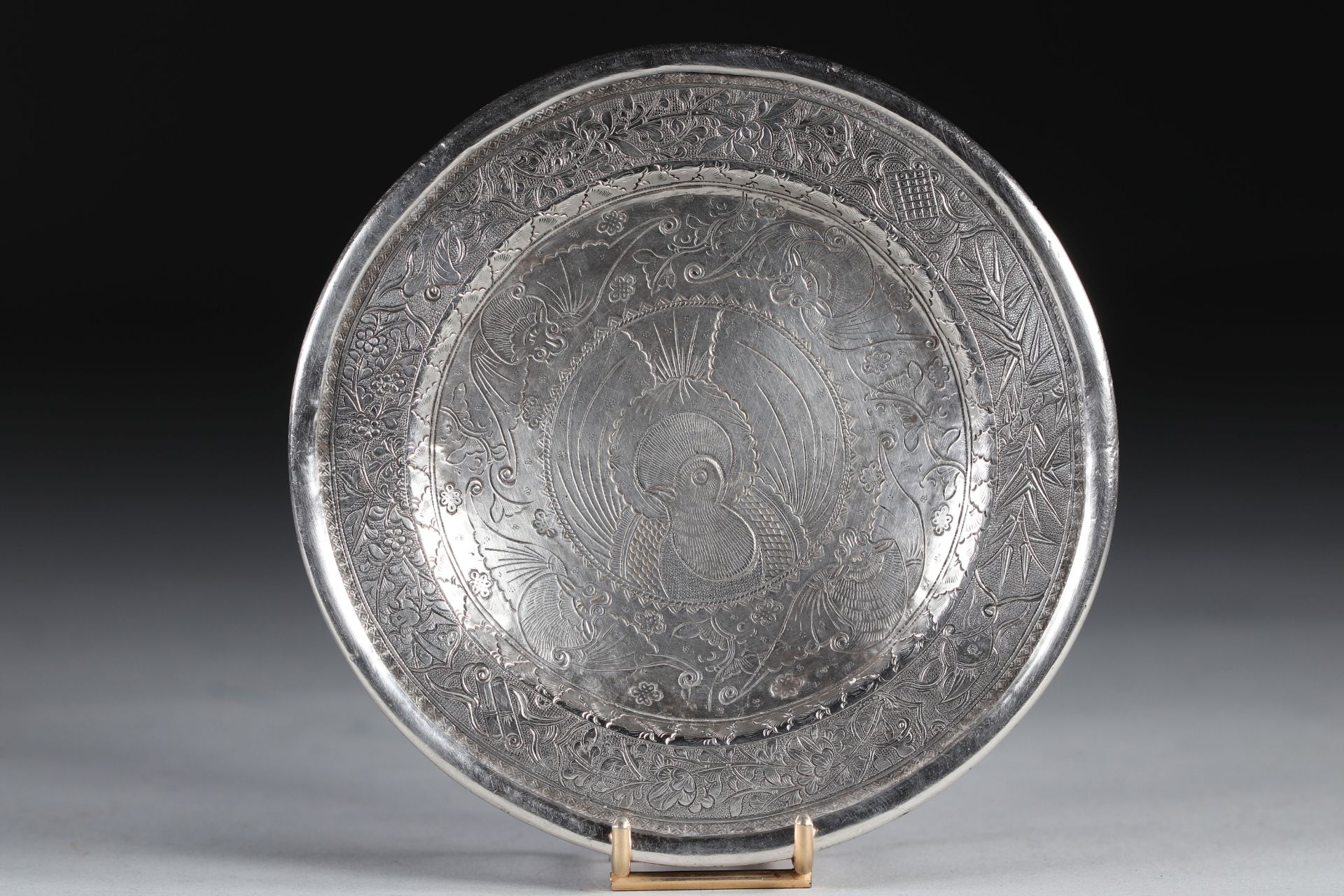 Cup in silver, China or Tibet, hallmarks under the base.