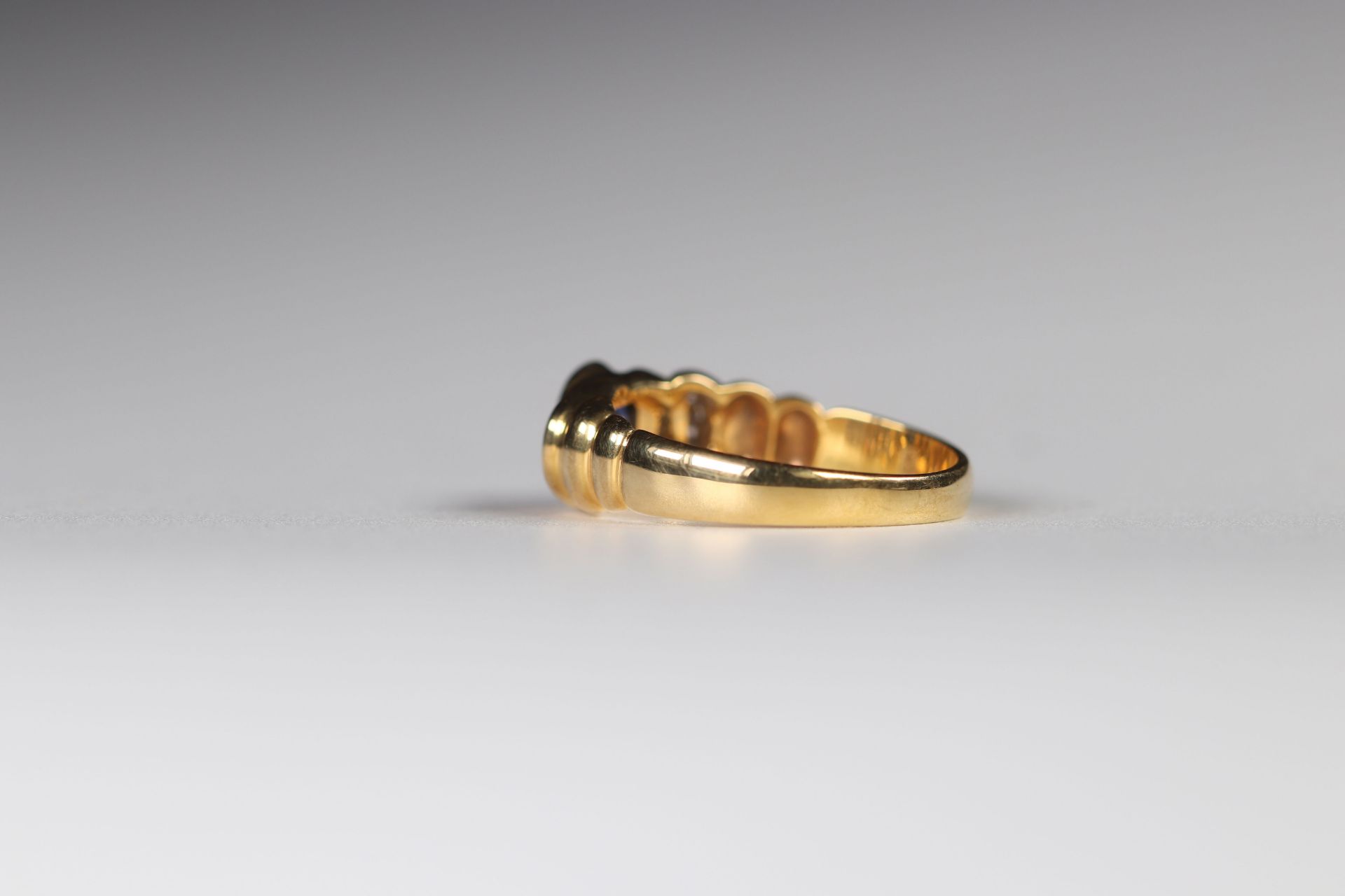 Ring in gold (18k) brilliant cut diamonds (0.22 ct), fine sapphire (0.66 ct) - Bild 4 aus 4