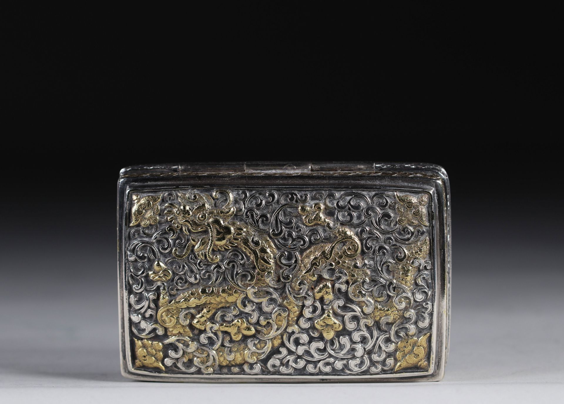 silver and vermeil box with dragon decoration. China - Tibet, XIXth.