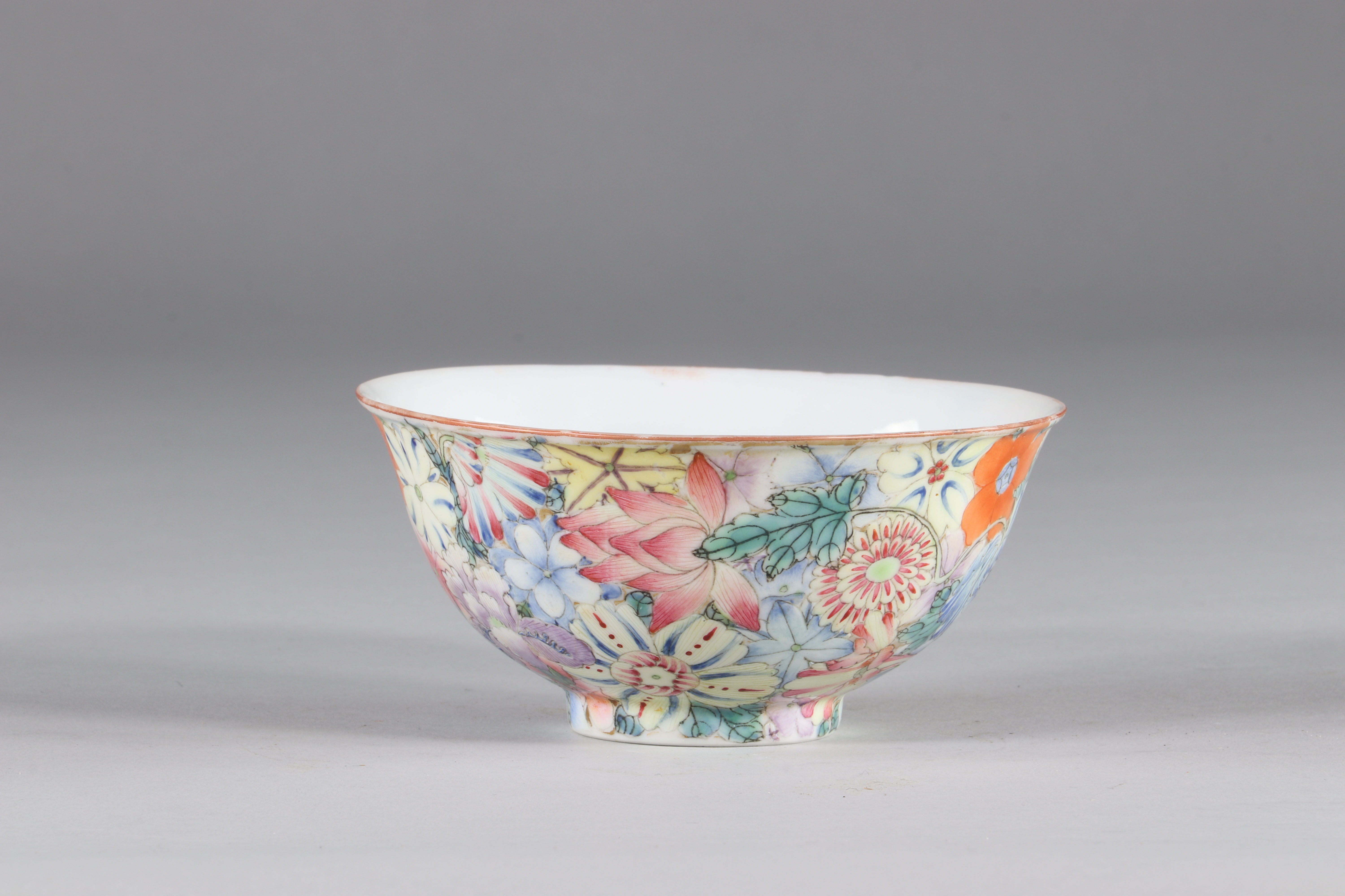 Thousand flowers porcelain bowl, Qianlong brand. Nineteenth China. - Image 2 of 6