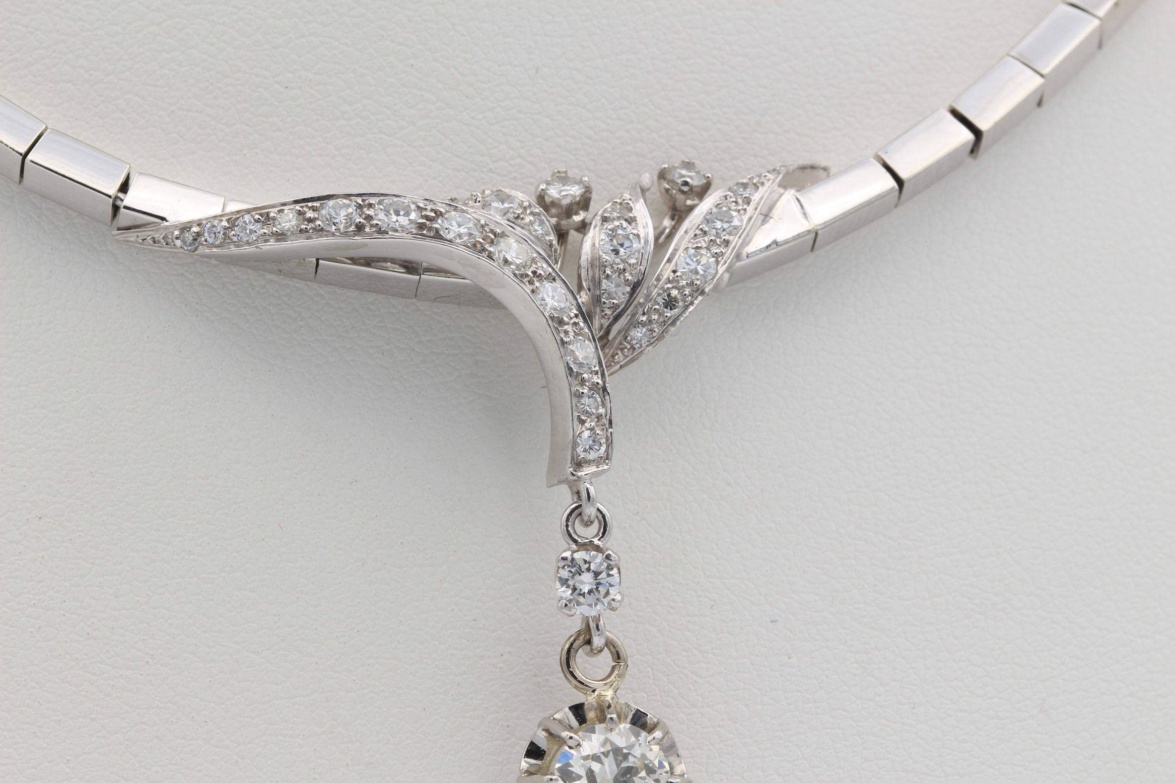 Art Deco necklace in 18K white gold, solitaire 1.00 carat and pave diamonds Approximately 1.72 carat - Image 9 of 11