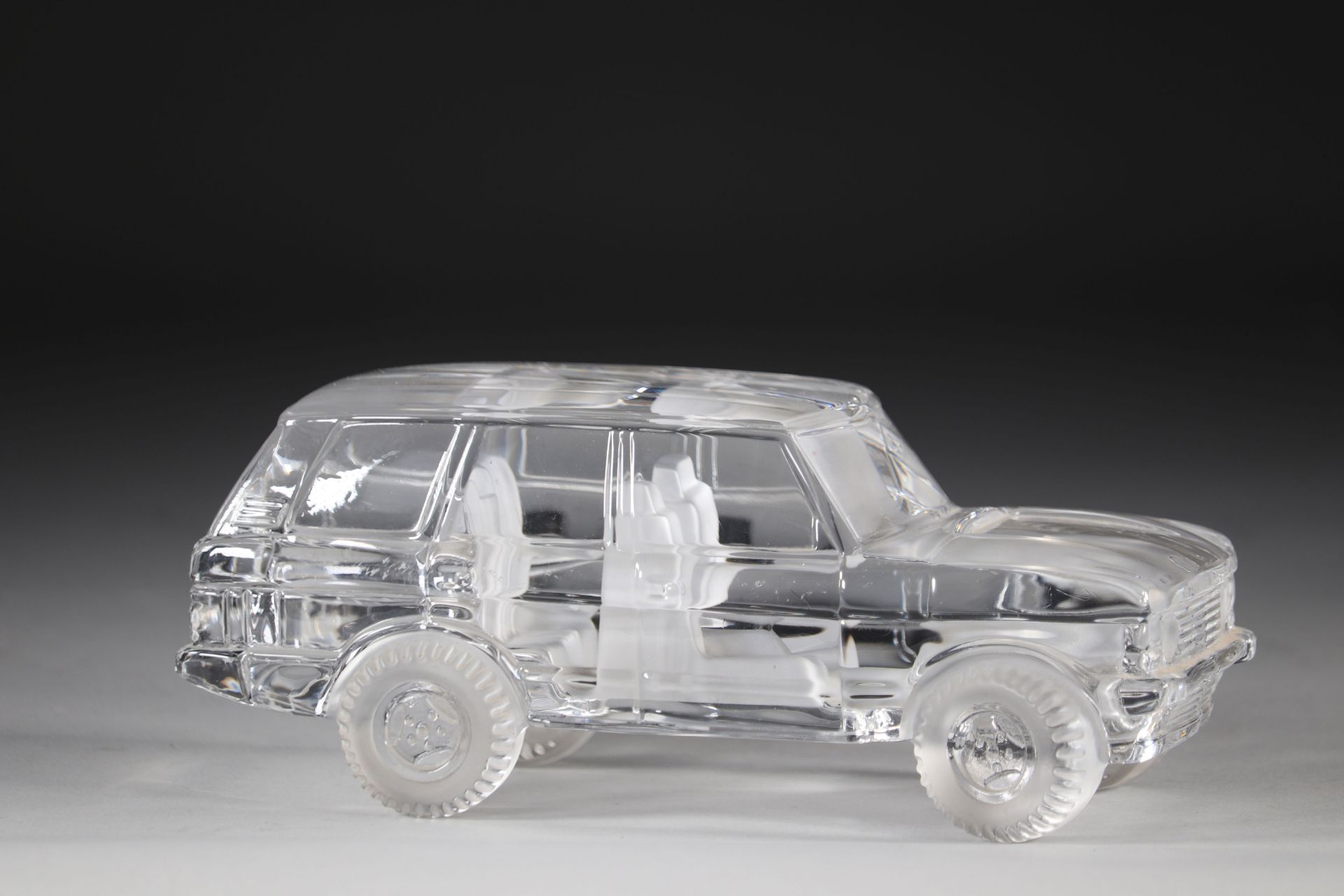 Claude NICOLAS (20th-21st centuries) Signed Crystal Range Rover.