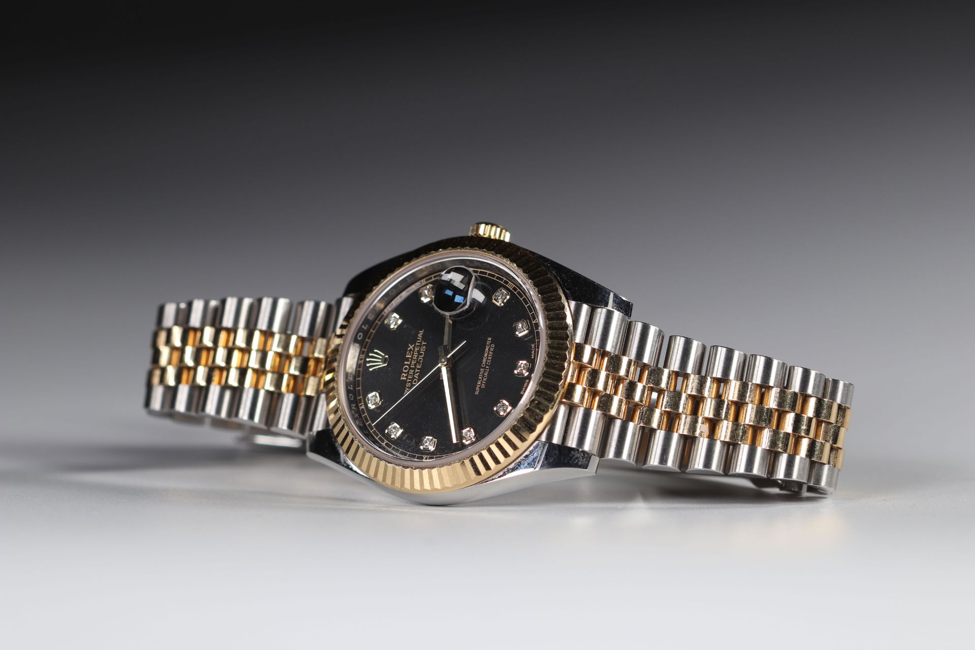 ROLEX Men 126333 Datejust. Steel and 18k (750) gold Jubilee wristwatch. Black dial with applied diam - Bild 2 aus 2
