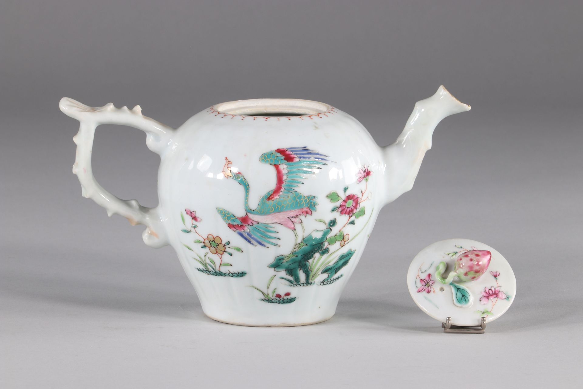 Famille rose teapot decorated with birds, China XVIII Qianlong period. Compagnie des Indes. - Image 5 of 6