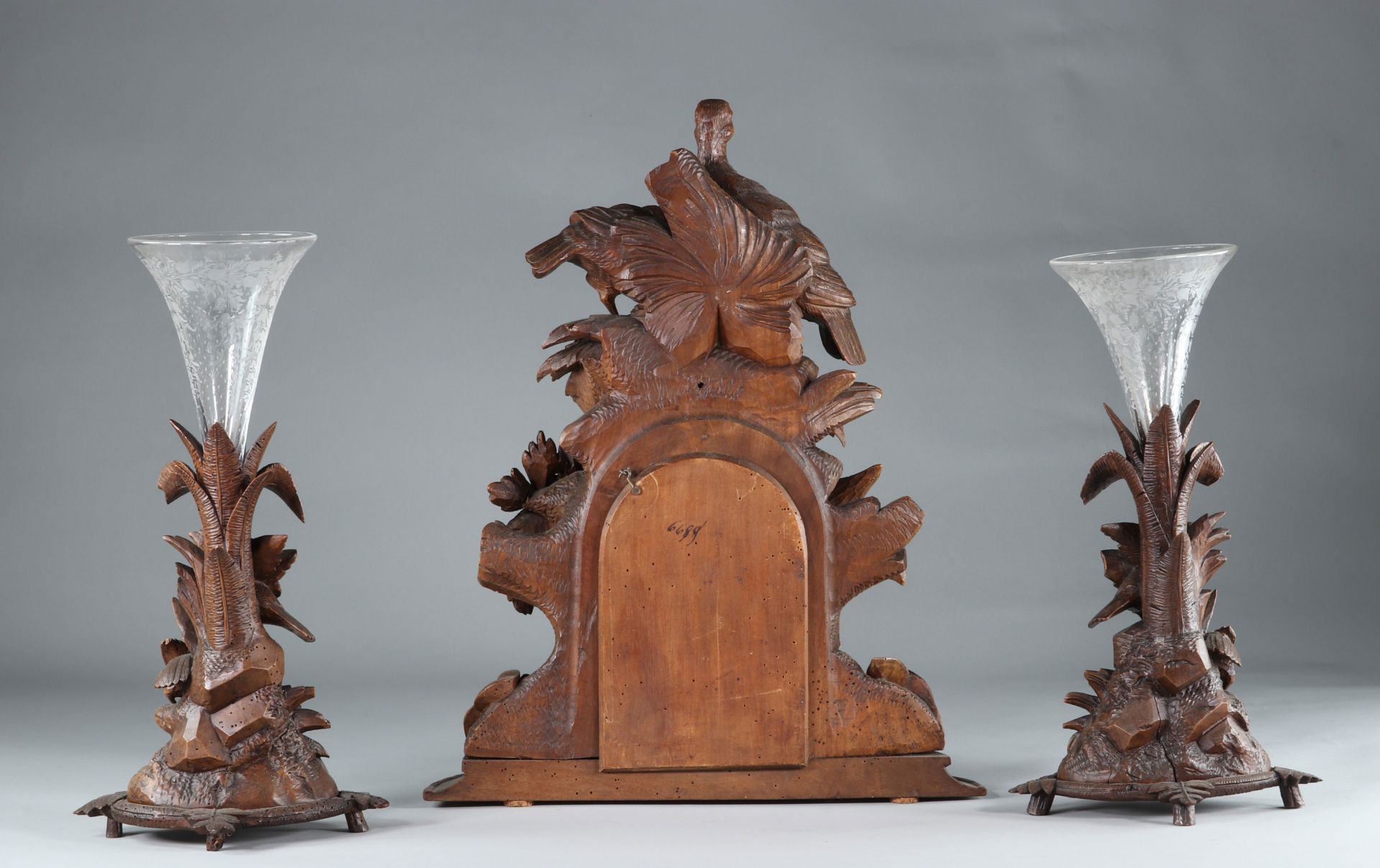 Black forest clock and its two Bohemian crystal vases. Germany, Switzerland. Late 19th century. - Image 2 of 2