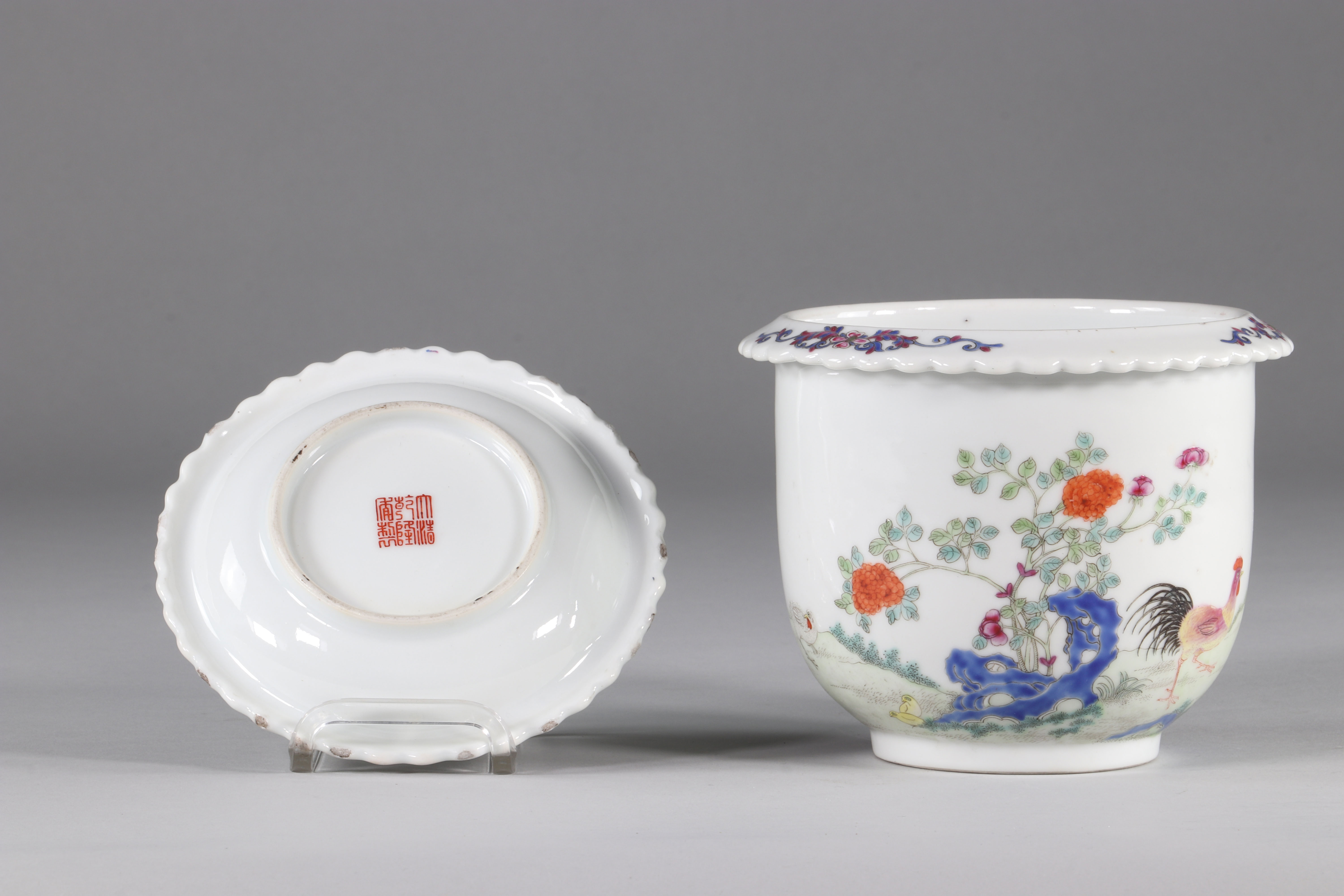 Famille rose porcelain flowerpot, decorated with a child and a rooster. "Chicken boy" - Image 3 of 5