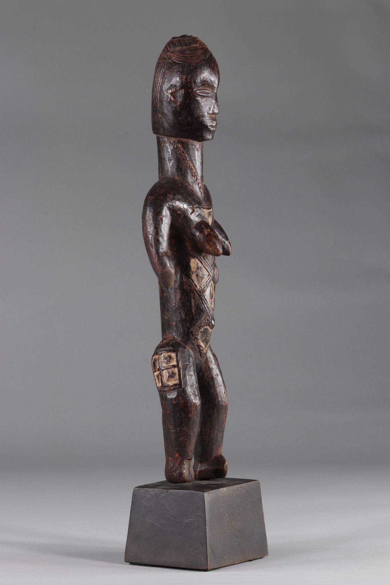 Bete, Republic of Côte d'Ivoire, nude female statuette with ancestral scarifications, wood, old brow - Bild 2 aus 4