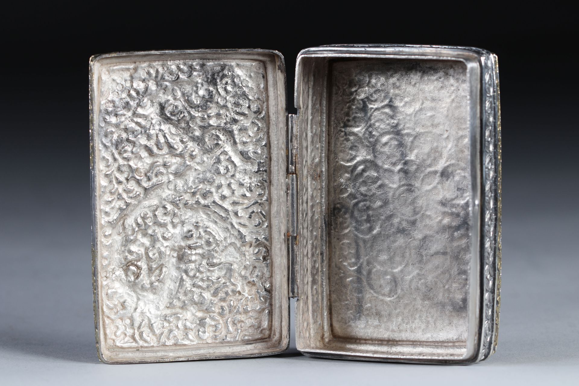 silver and vermeil box with dragon decoration. China - Tibet, XIXth. - Image 6 of 6