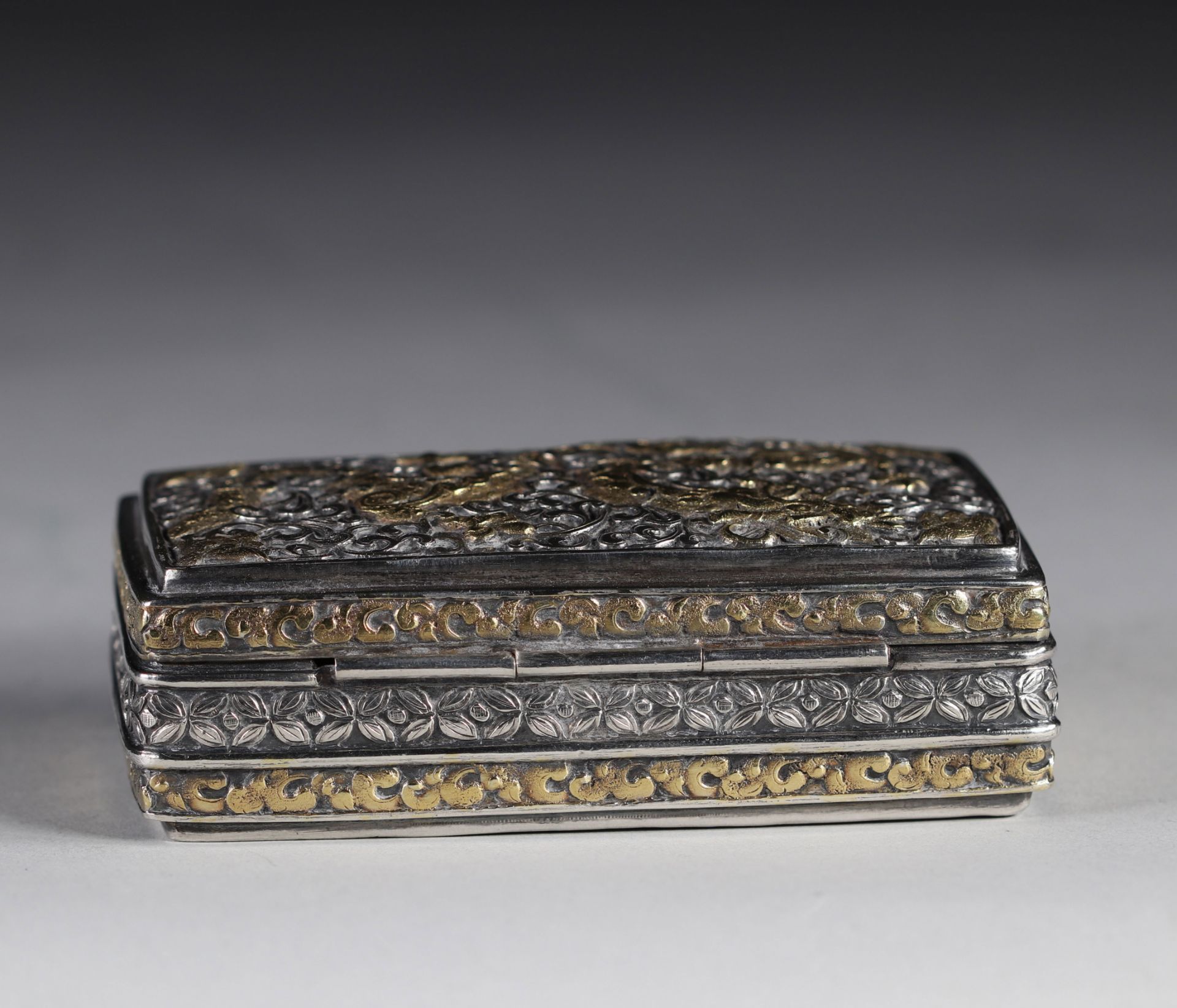 silver and vermeil box with dragon decoration. China - Tibet, XIXth. - Image 4 of 6