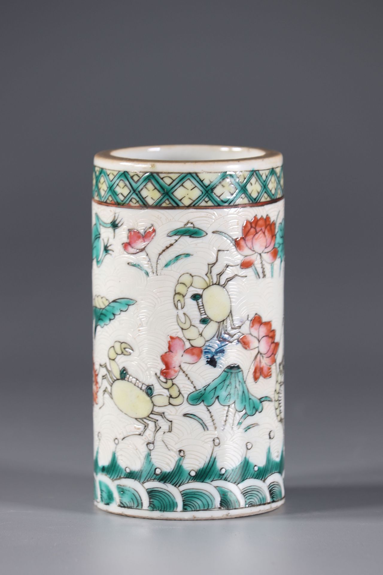 Graffiti porcelain brush holder. 19th century China. - Image 2 of 6