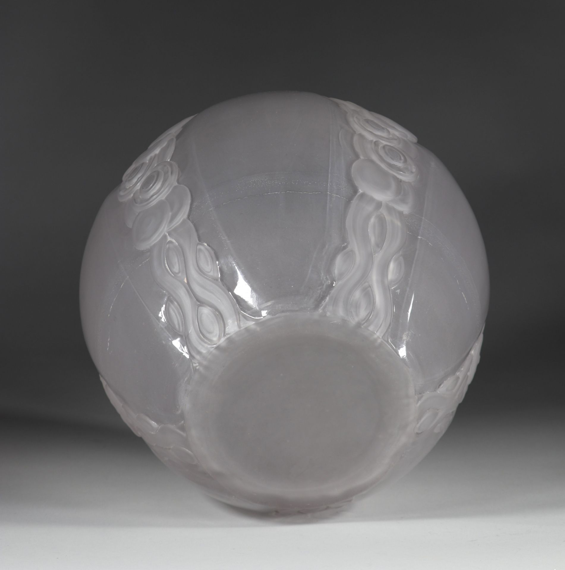 Andre HUNEBELLE imposing ovoid glass vase with a garland of falling stylized flowers - Image 5 of 6