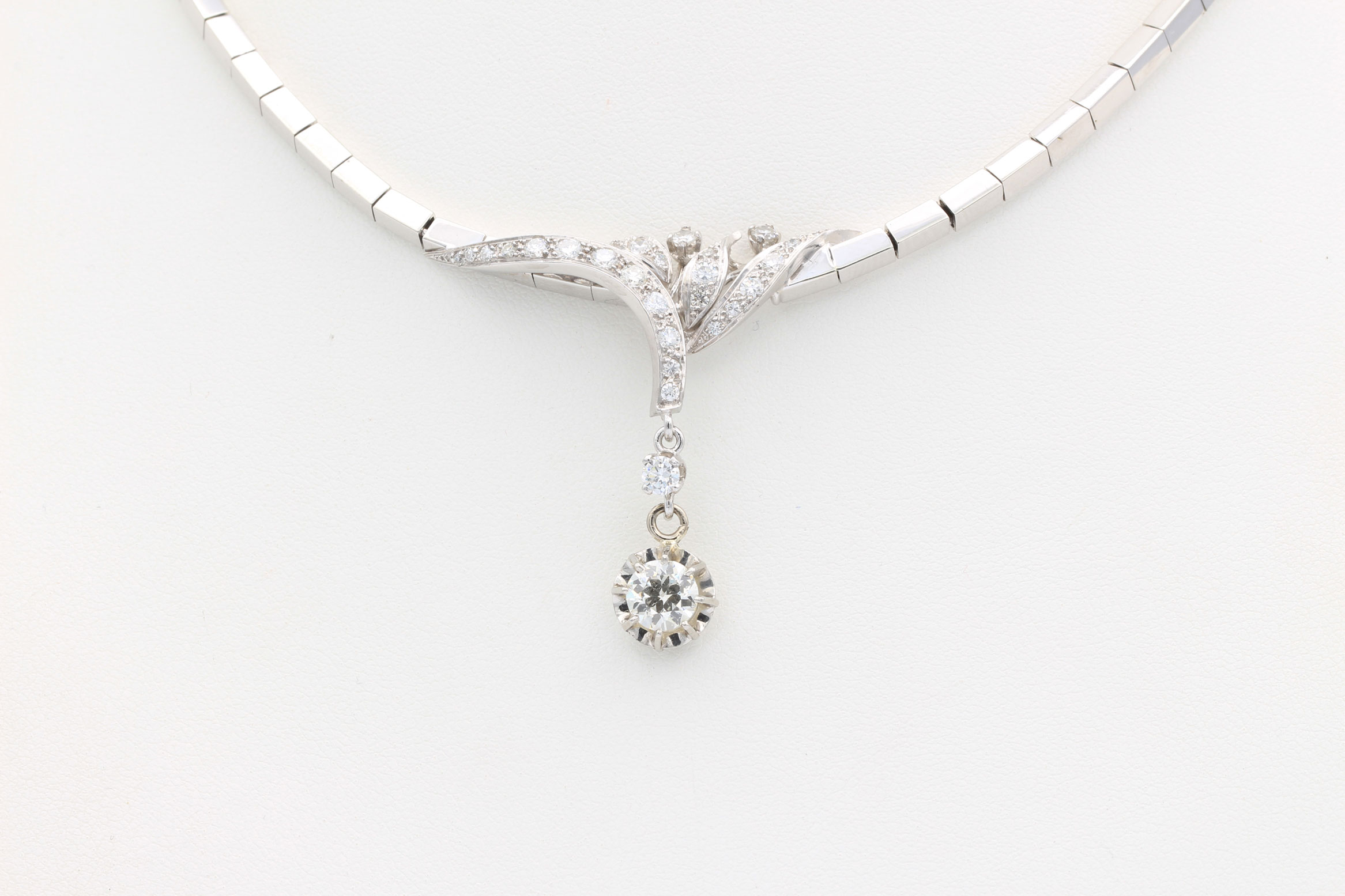 Art Deco necklace in 18K white gold, solitaire 1.00 carat and pave diamonds Approximately 1.72 carat - Image 11 of 11