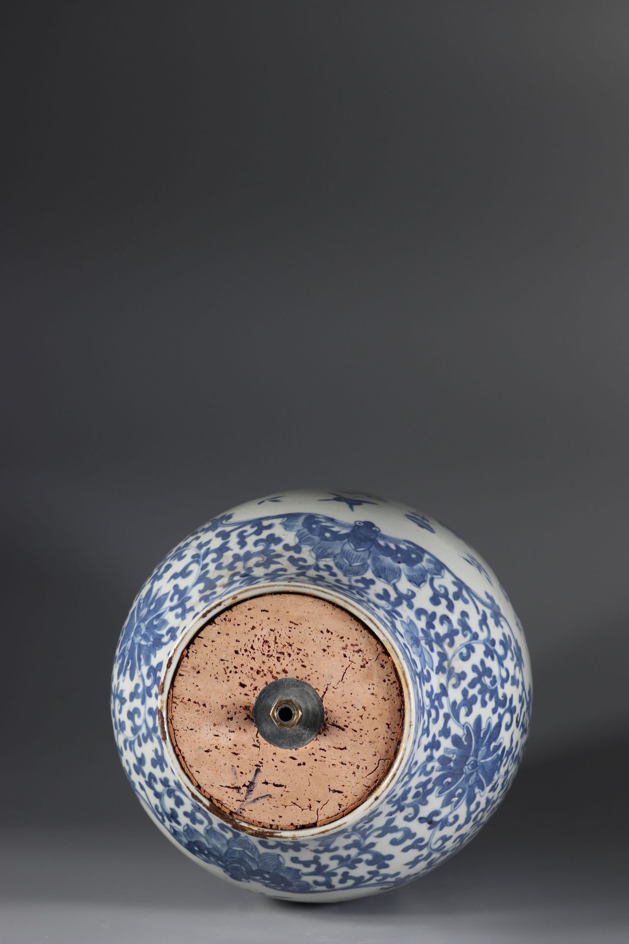 China blanc bleu vase with characters decoration - Image 5 of 6