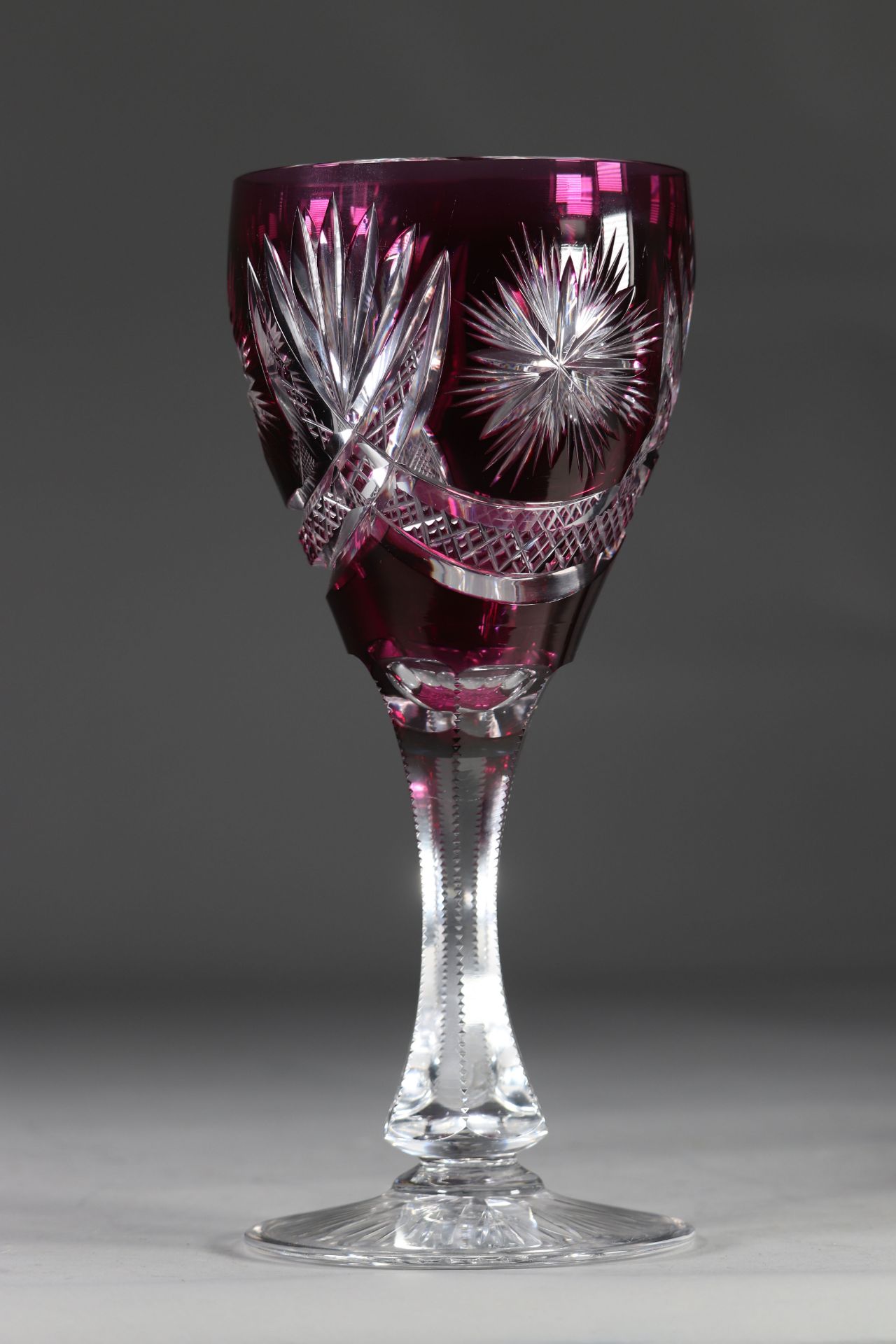 Val Saint Lambert large glass on a finely cut stem on a mauve background - Image 3 of 3