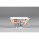 Thousand flowers porcelain bowl, Qianlong brand. Nineteenth China.