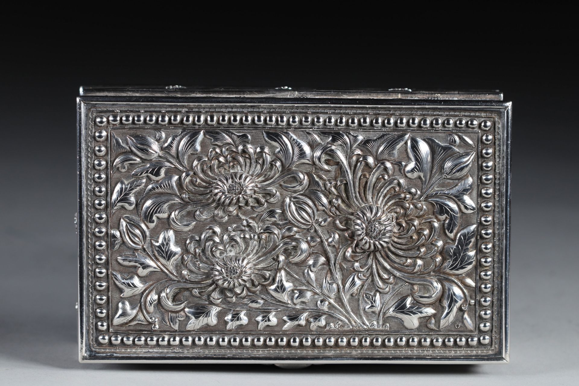 silver box with high relief floral decoration, 19th century China. - Image 2 of 8