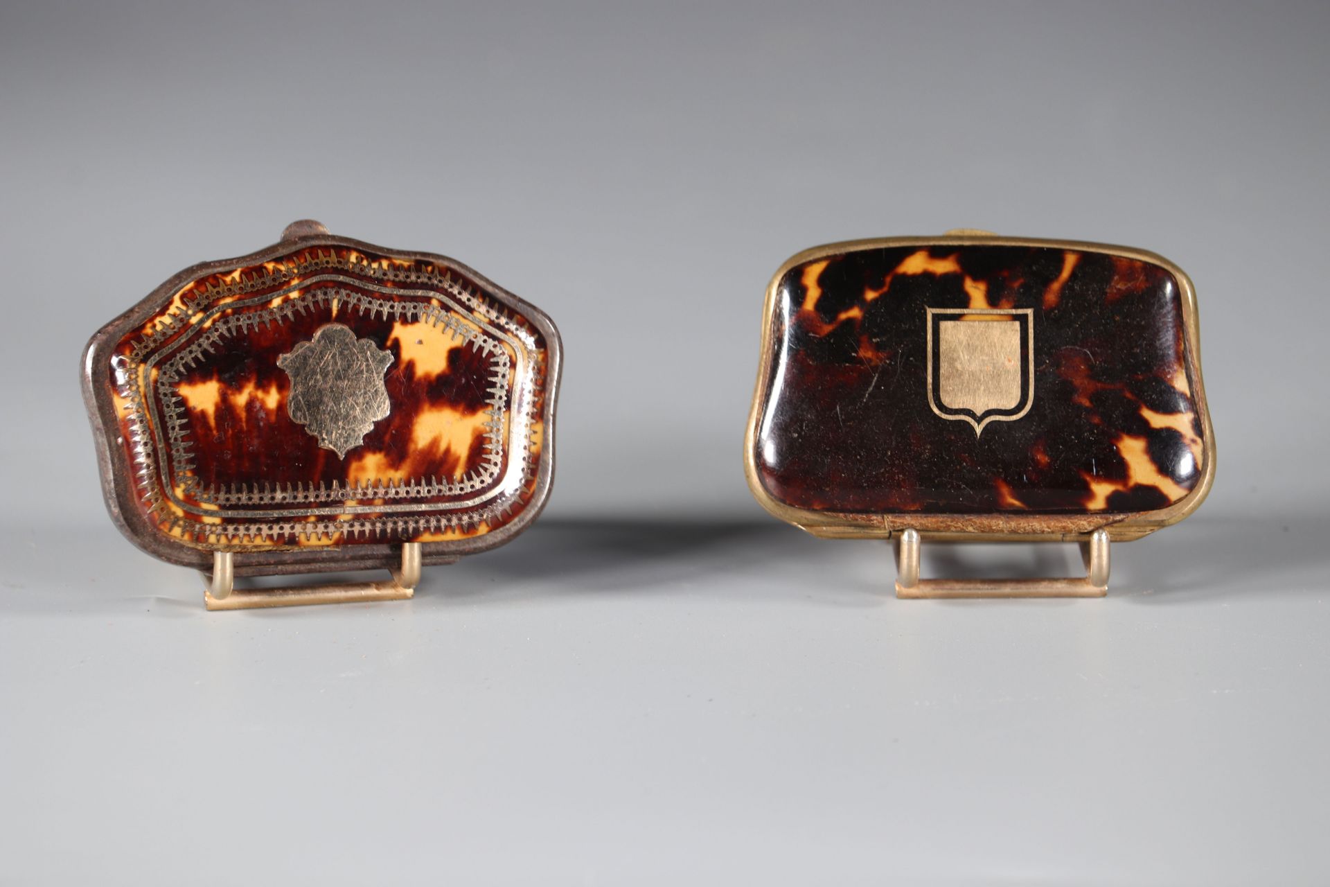 Lot of two tortoiseshell coin purses and gold inlays. France at the end of the 19th century.