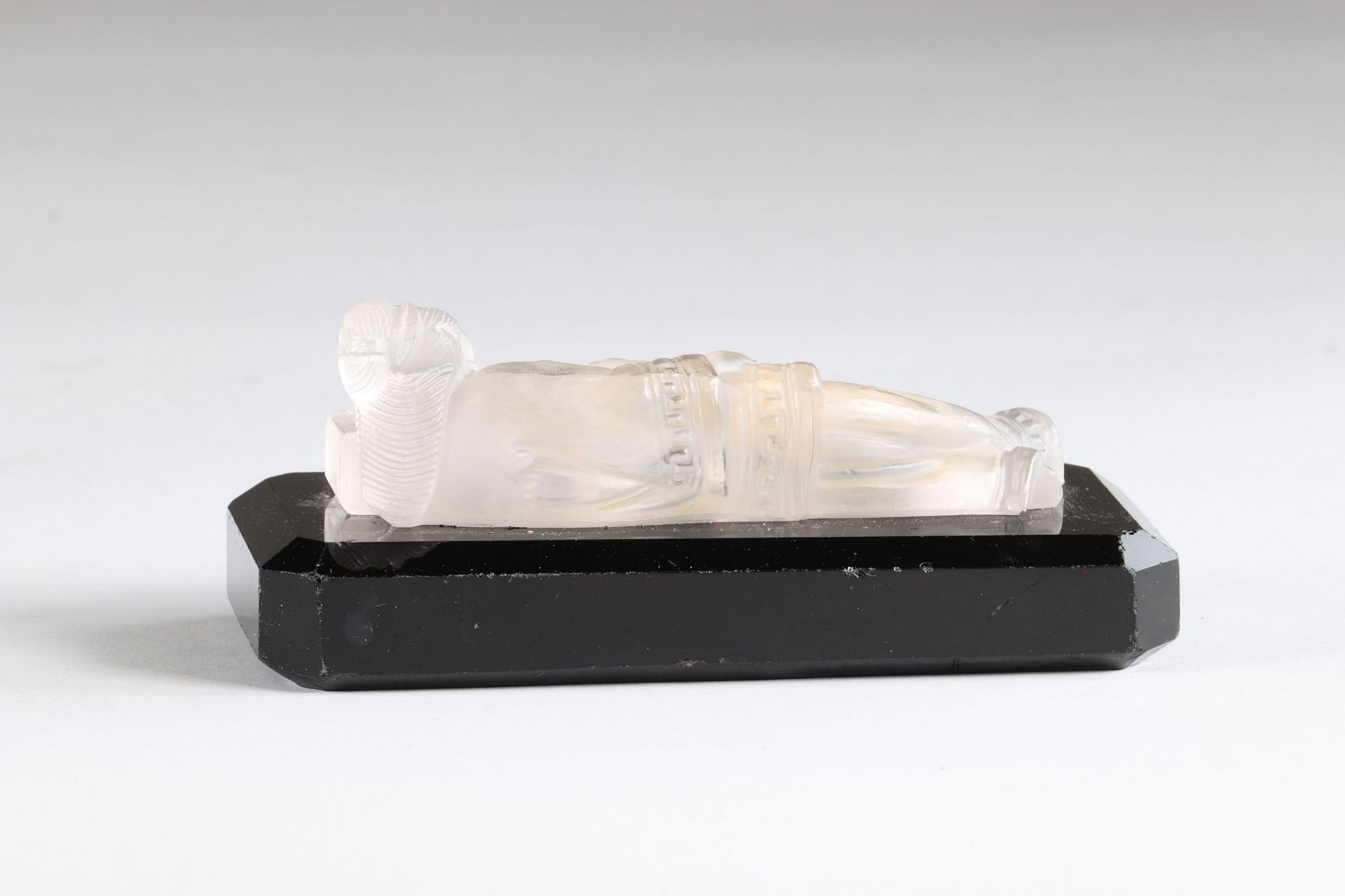Japanese statuette in pressed molded crystal. Maybe Lalique. - Image 2 of 2